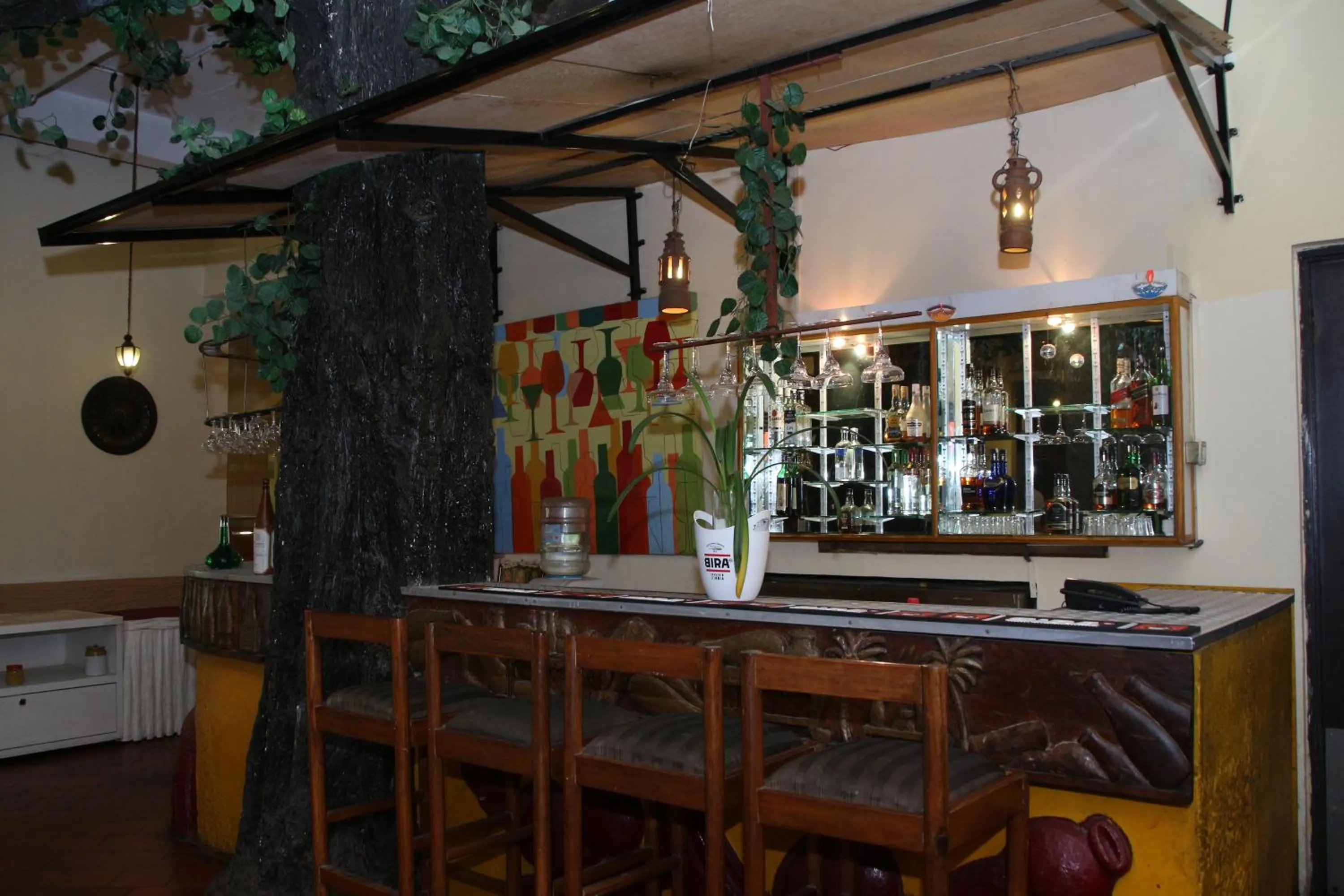 Restaurant/places to eat in Ramanashree California Resort