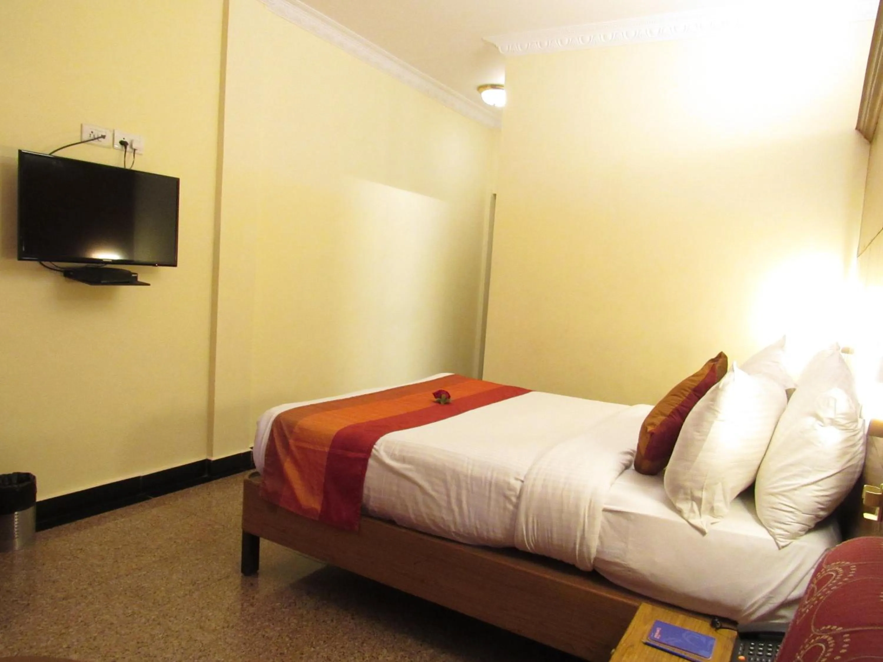 Photo of the whole room, Bed in Ramanashree California Resort