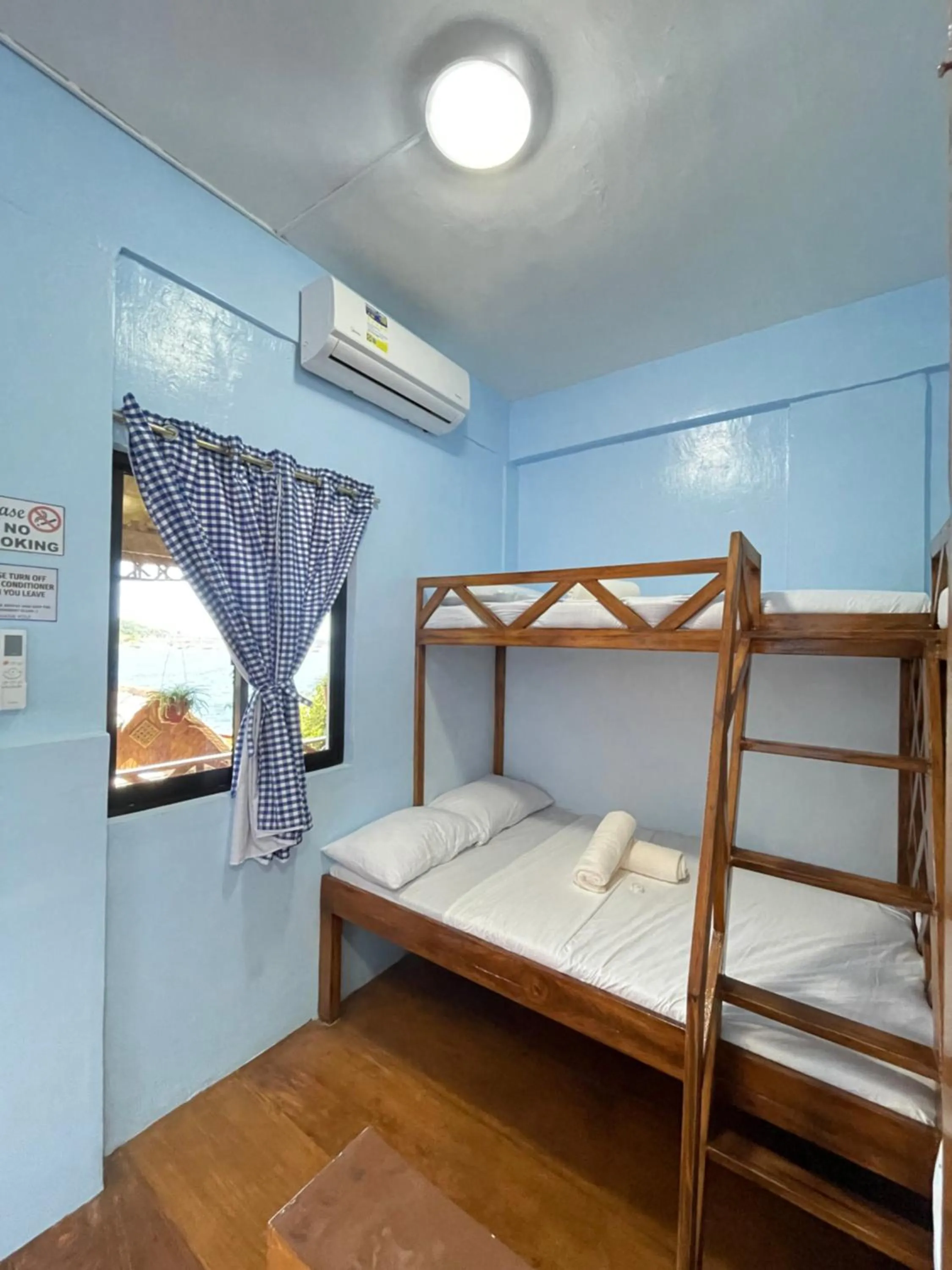 Bed in Camiguin Blue Lagoon Cottages