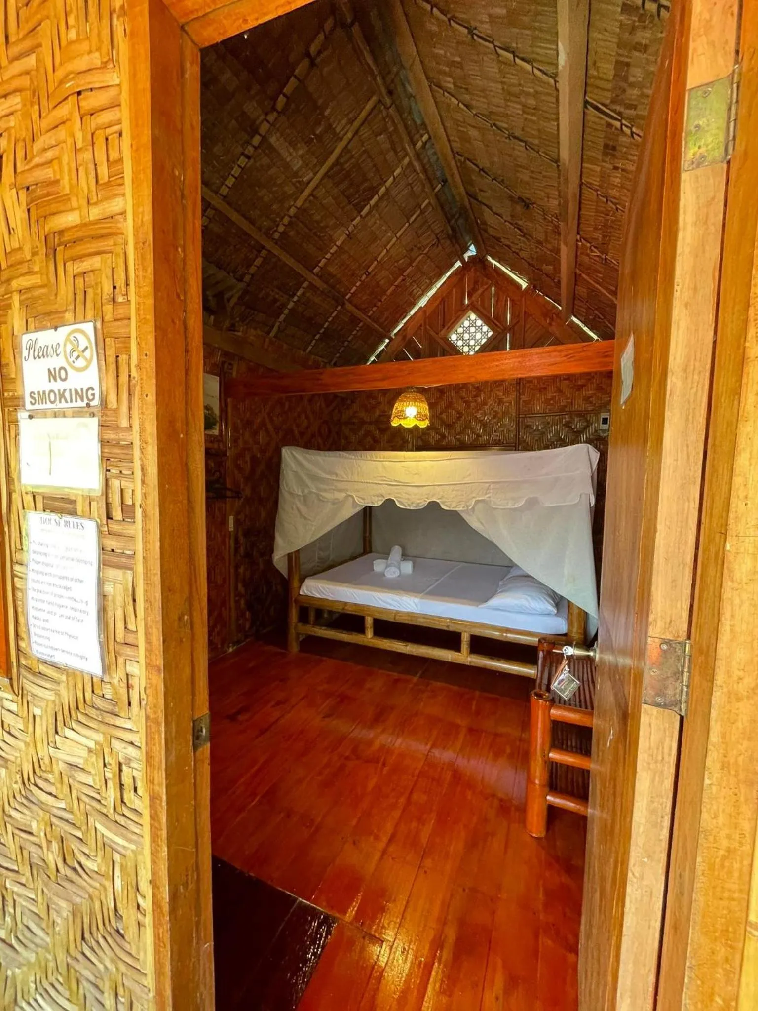 Bed in Camiguin Blue Lagoon Cottages