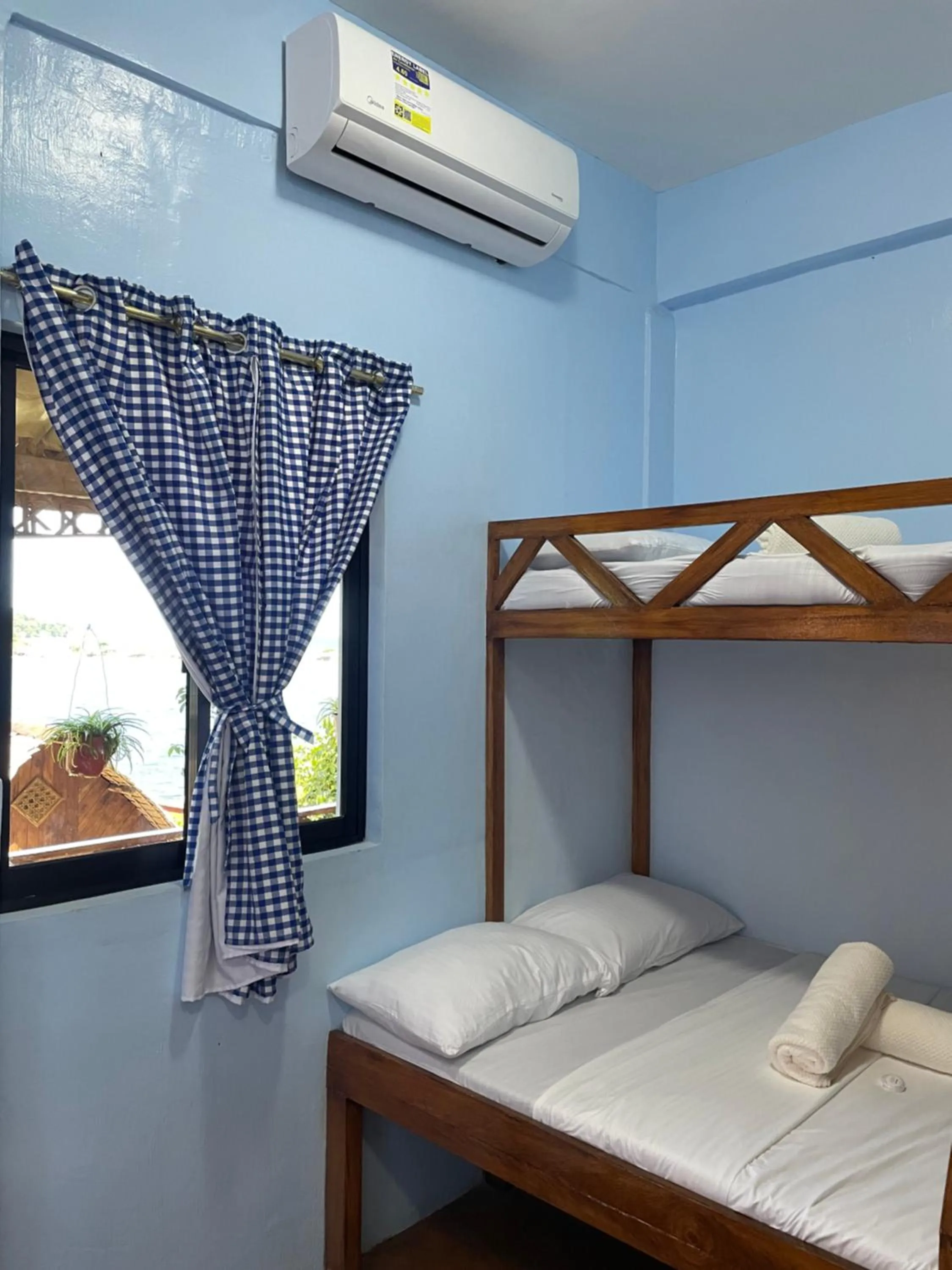 Bed in Camiguin Blue Lagoon Cottages
