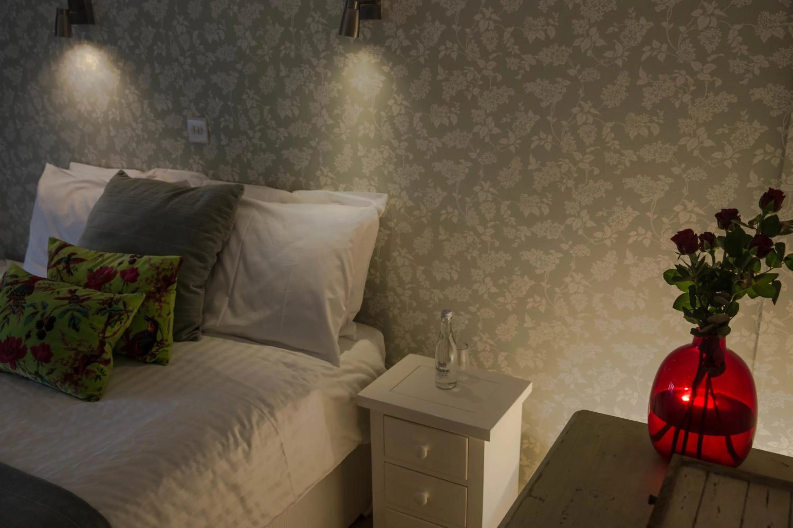 Bedroom, Bed in The Cott Inn