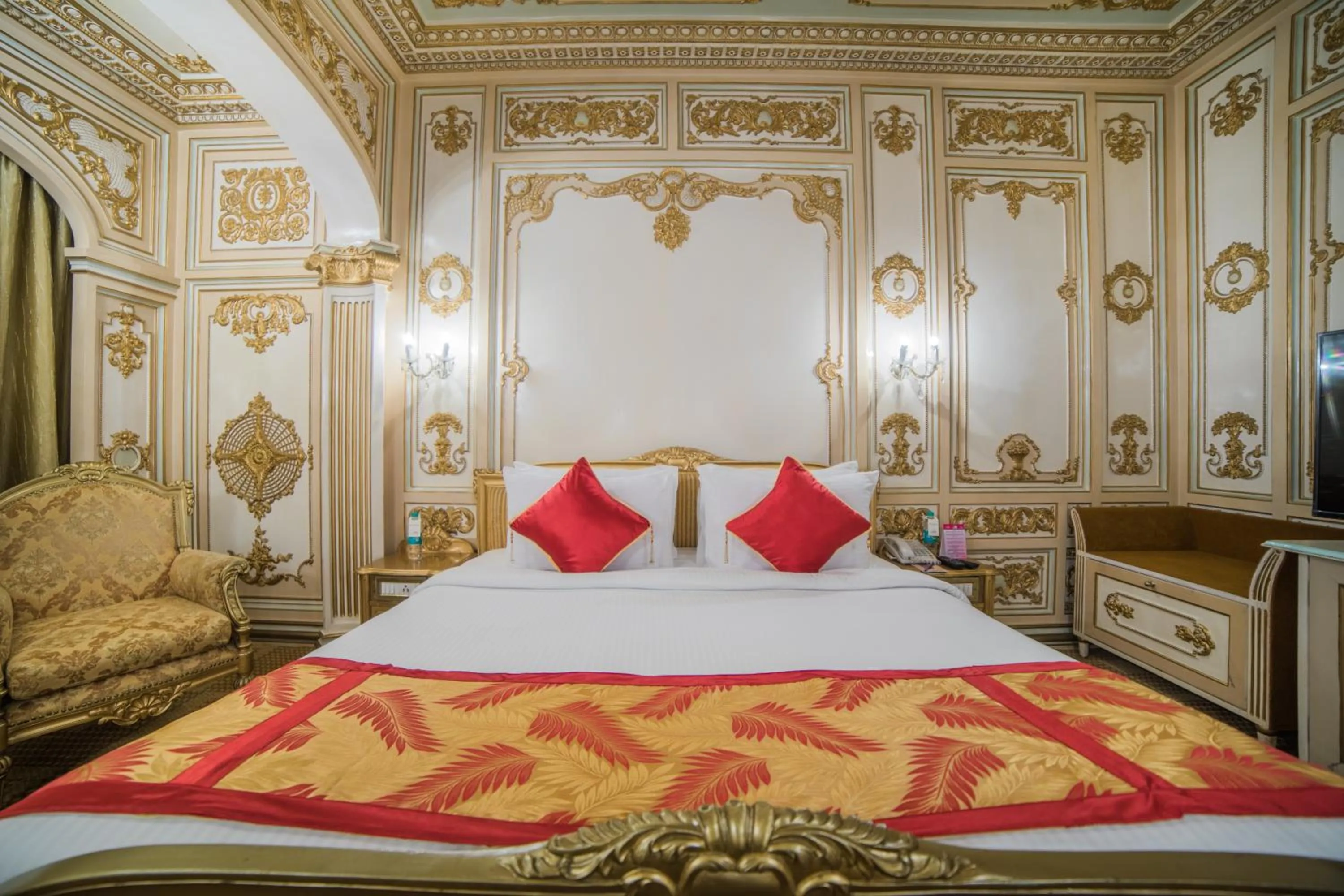 Bed in Ramoji Film City- Sitara Luxury Hotel