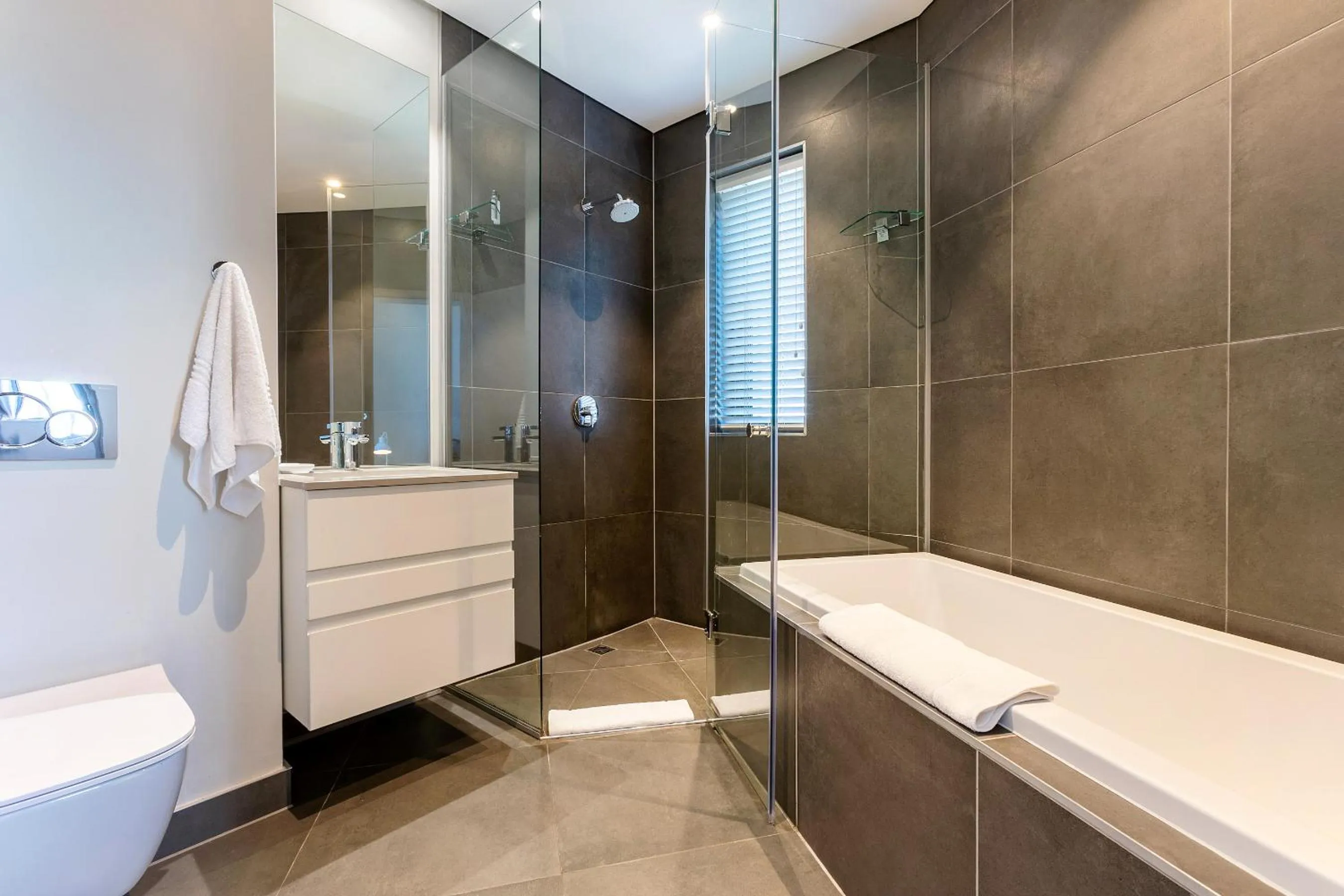 Axis Luxury Apartments by Century City Hotels