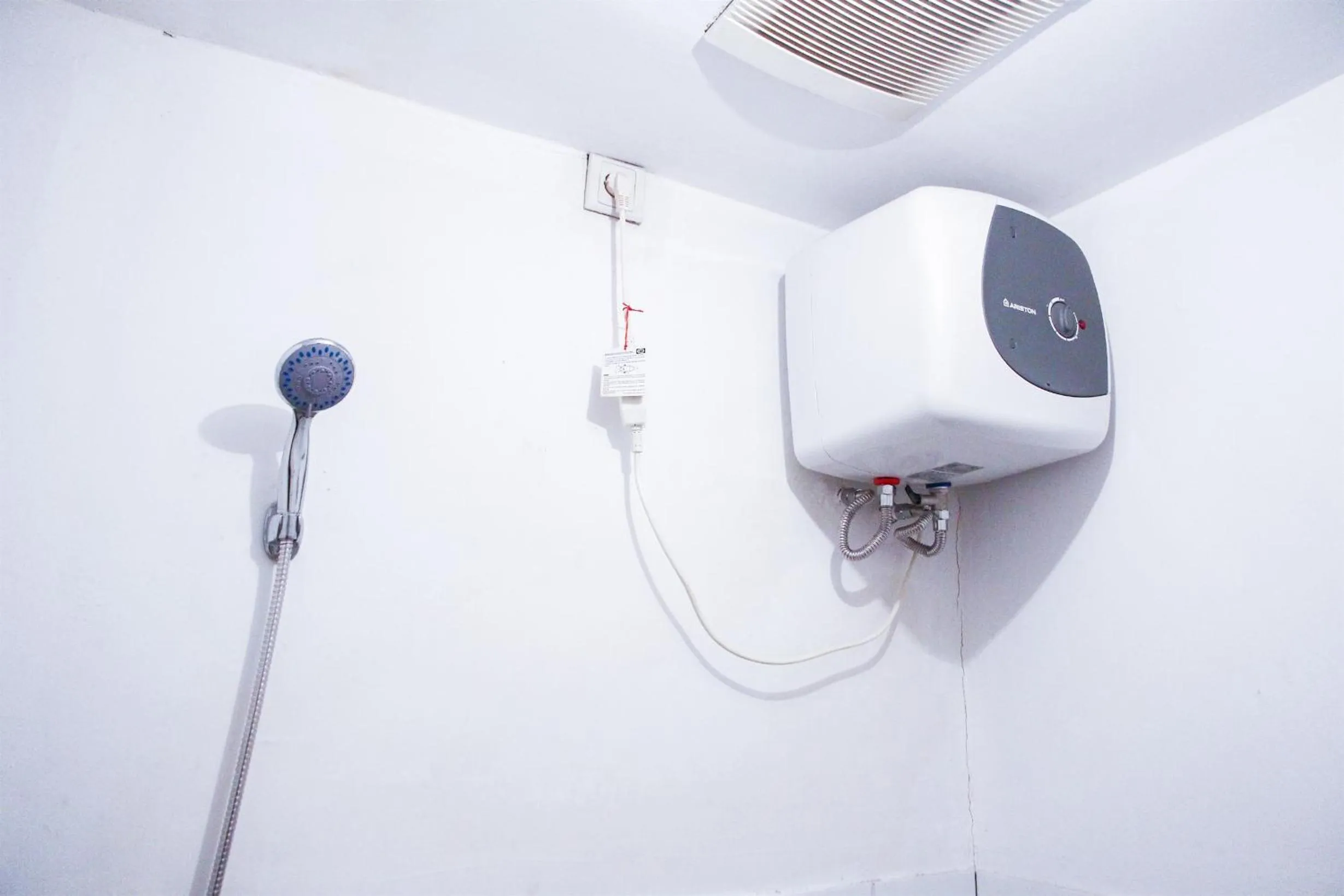 Pool View 2BR Mutiara Bekasi Apartment By Travelio