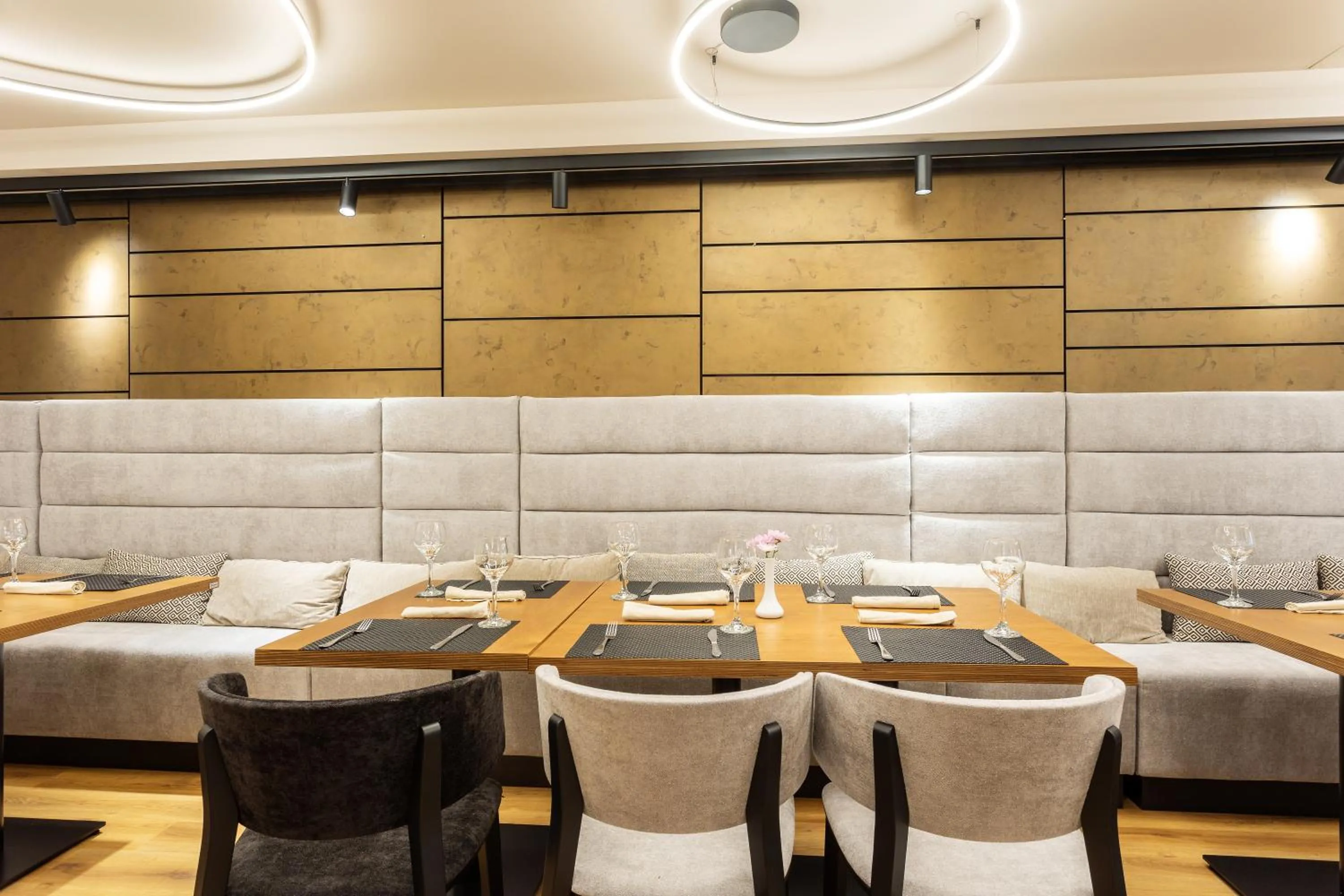 Restaurant/places to eat in Kamengrad Hotel & SPA