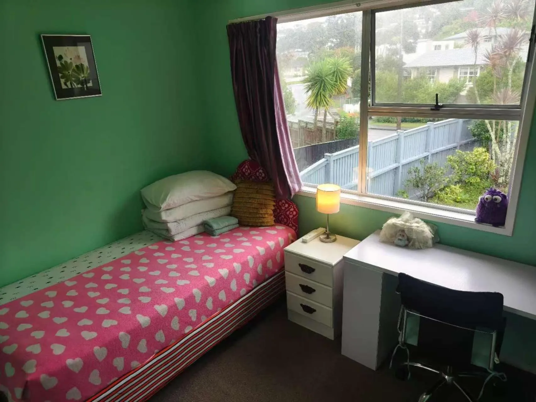 Single Room with Shared Bathroom in Wendy's Holiday Home