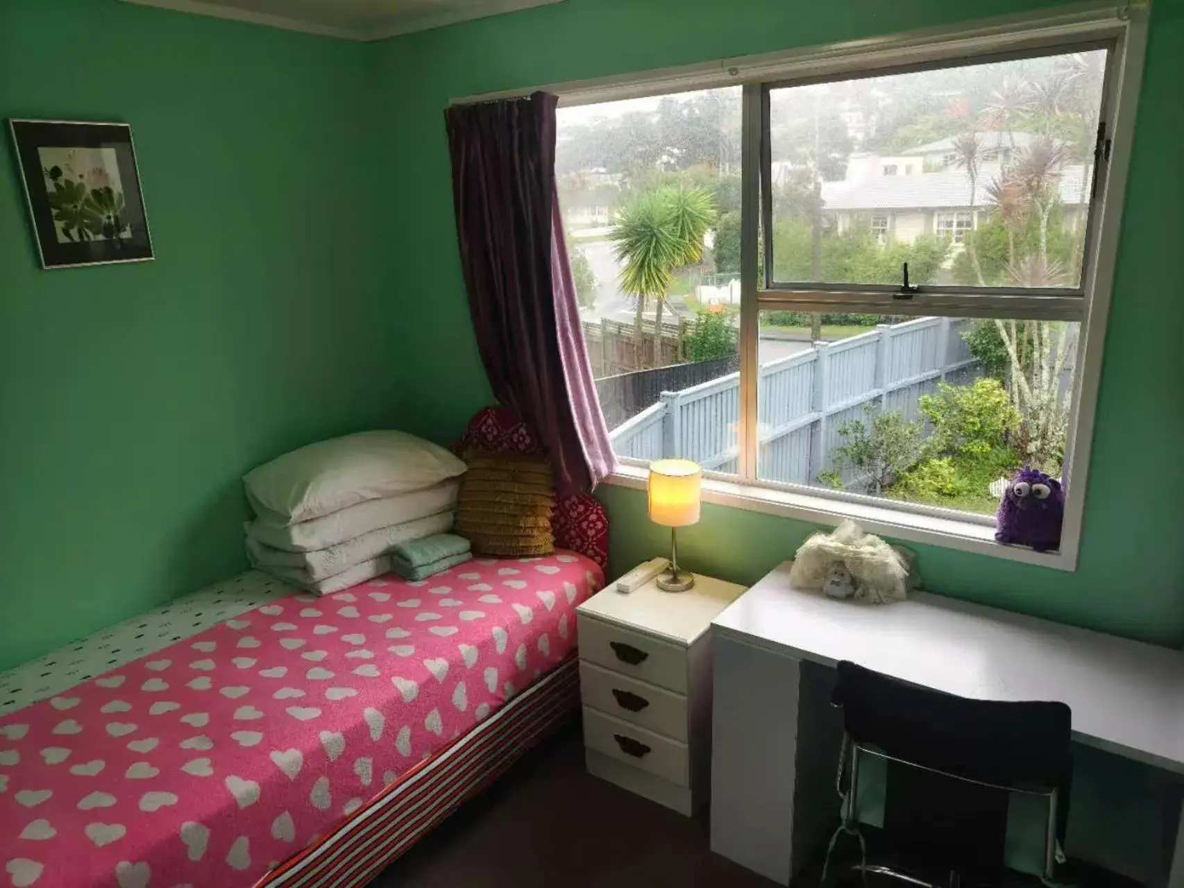 Single Room with Shared Shower and Toilet in Wendy's Holiday Home Single Room with Shared Shower and Toilet in Wendy's Holiday Home