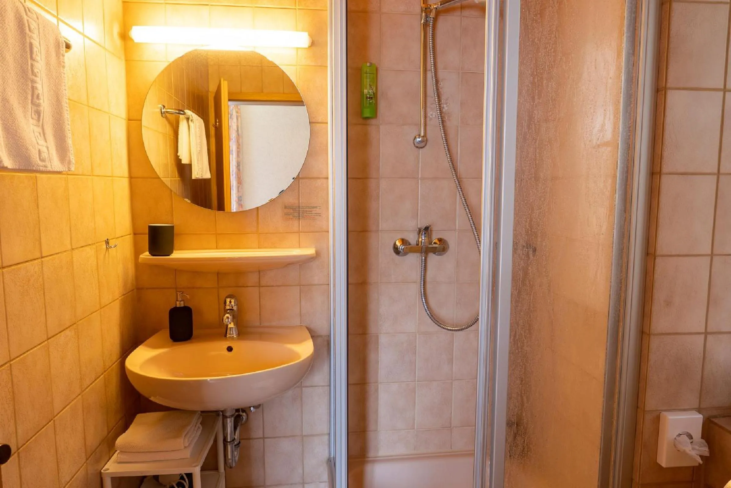 Bathroom in Gästehaus Kaltenbach