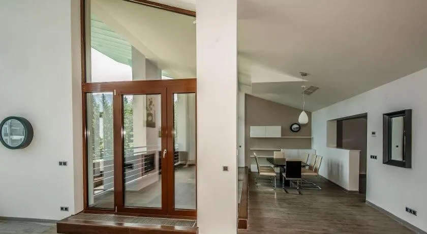 Living room, Bed in Silver Mountain Resort & Spa