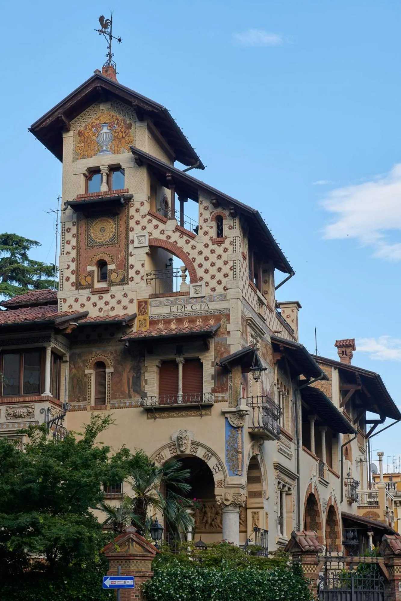 Neighbourhood in Palm Gallery Hotel