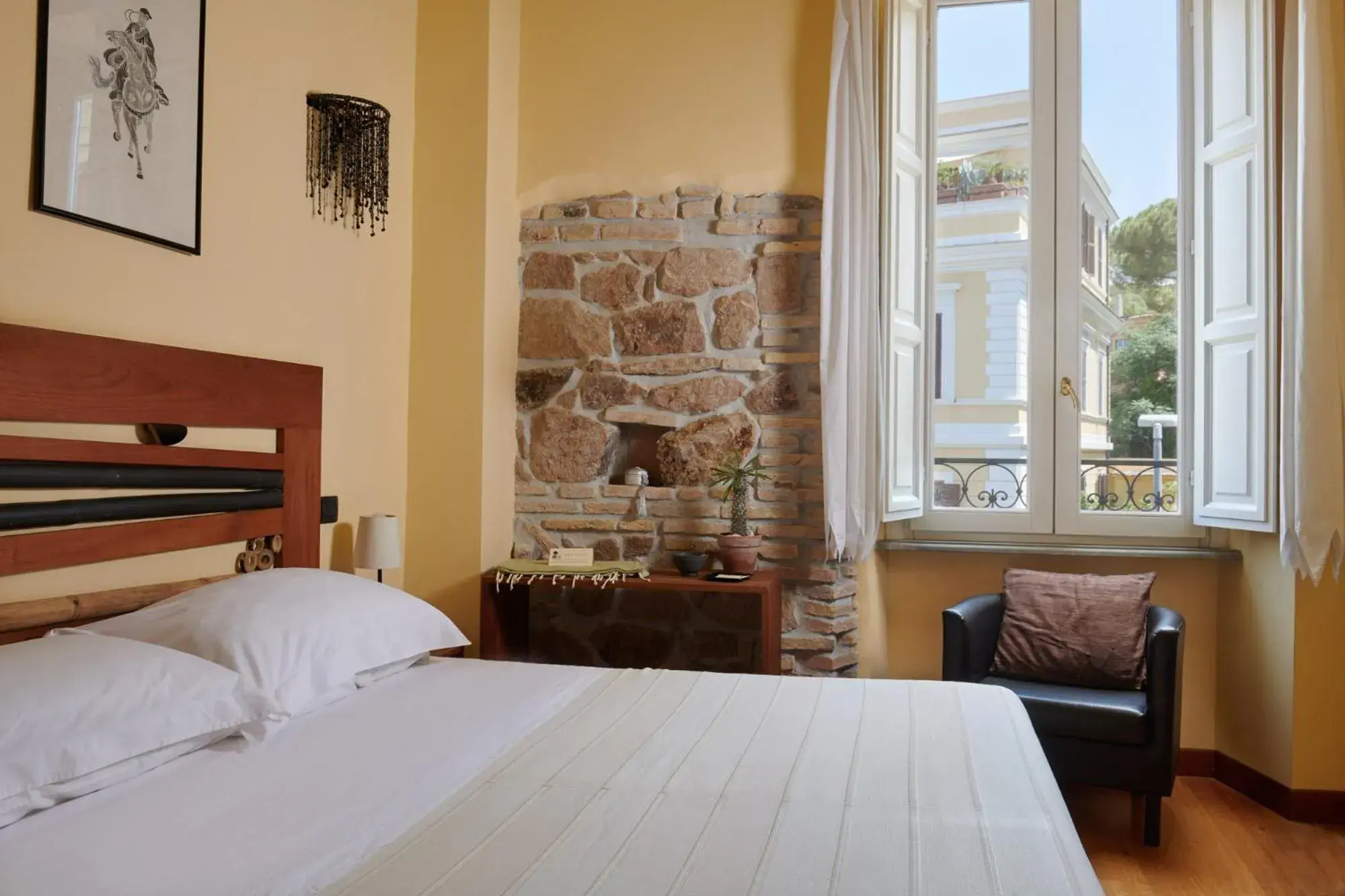 Bedroom, Bed in Palm Gallery Hotel Bedroom, Bed in Palm Gallery Hotel