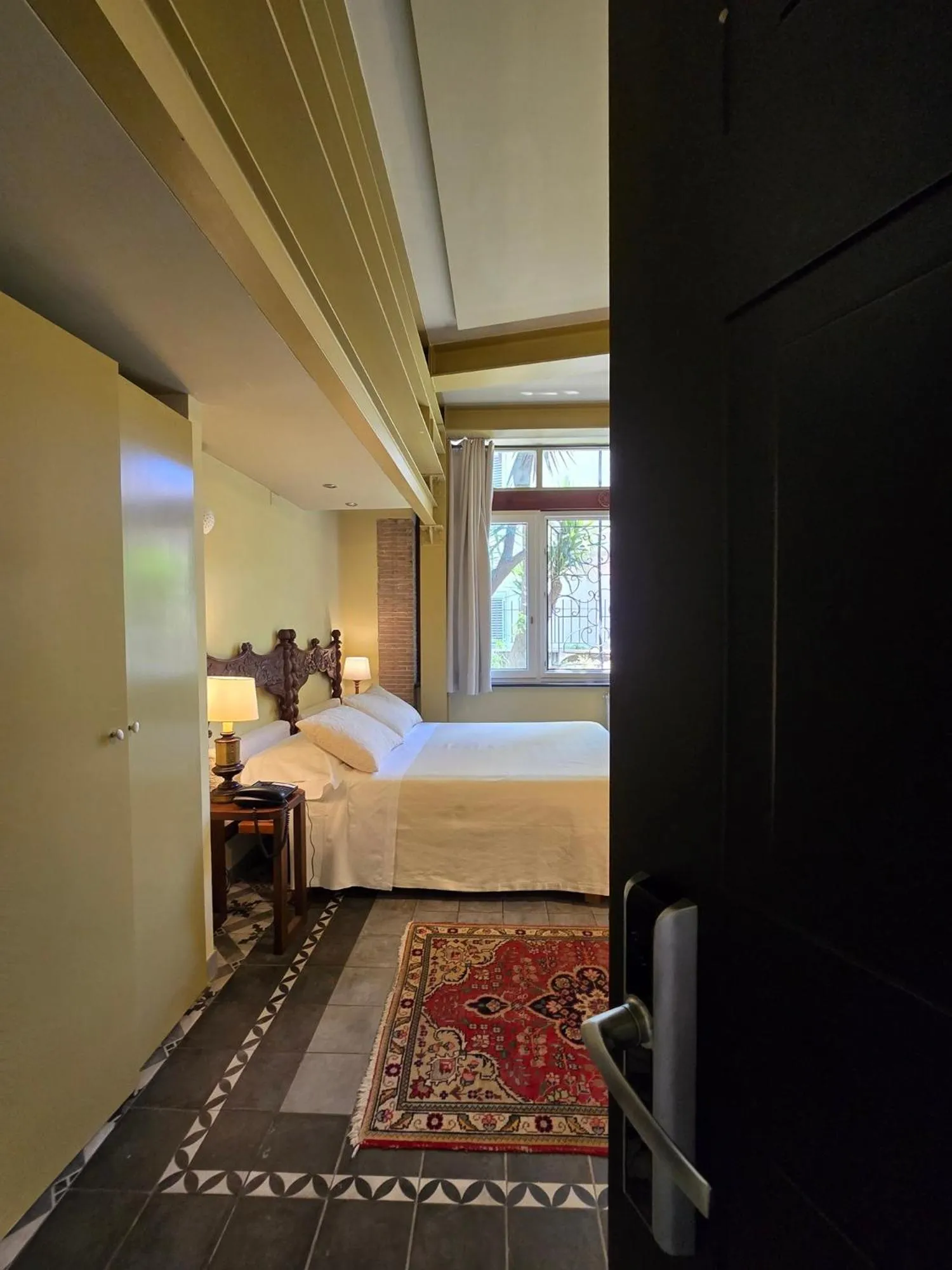 Bedroom, Bed in Palm Gallery Hotel