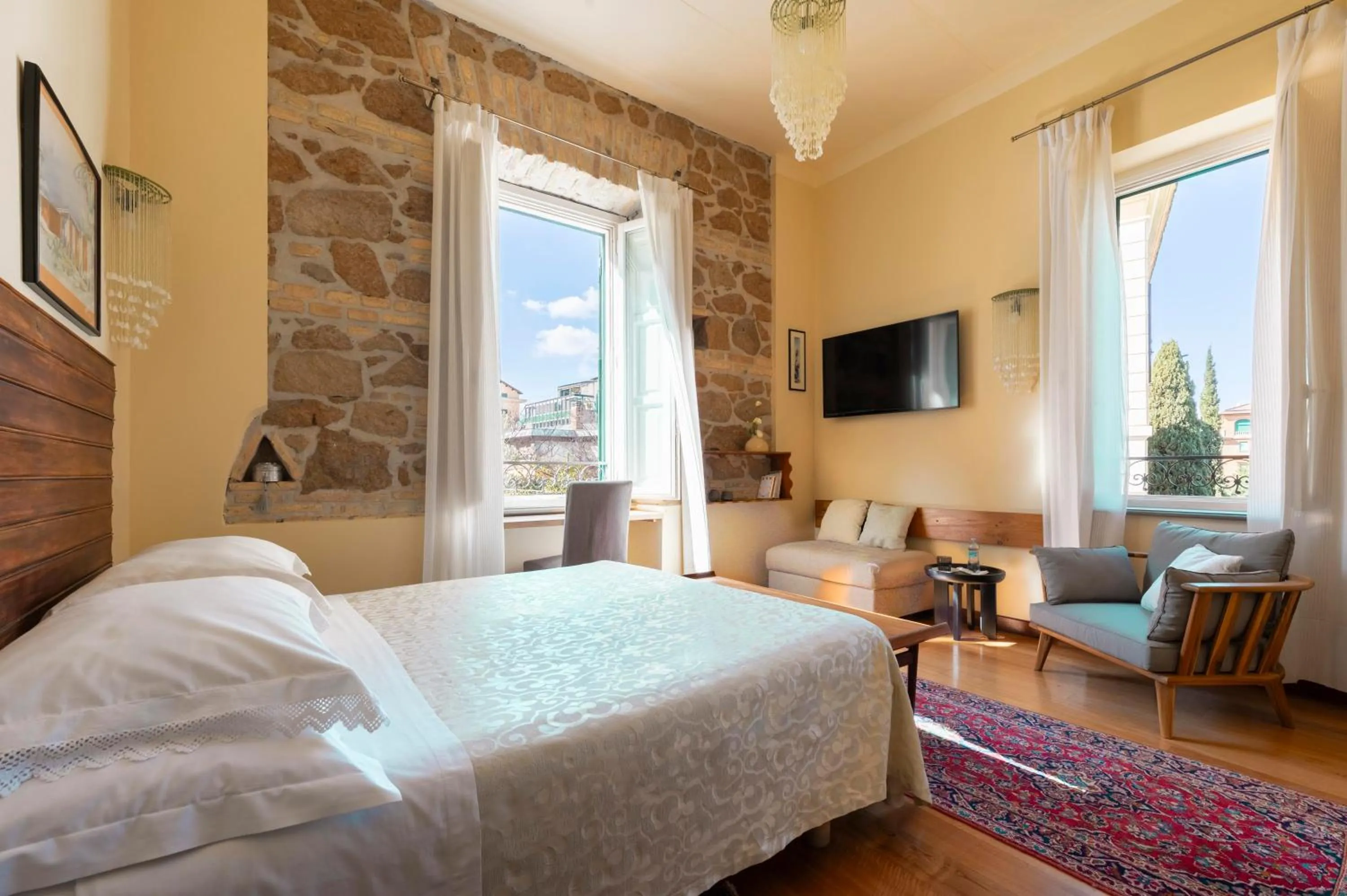 View (from property/room), Bed in Palm Gallery Hotel