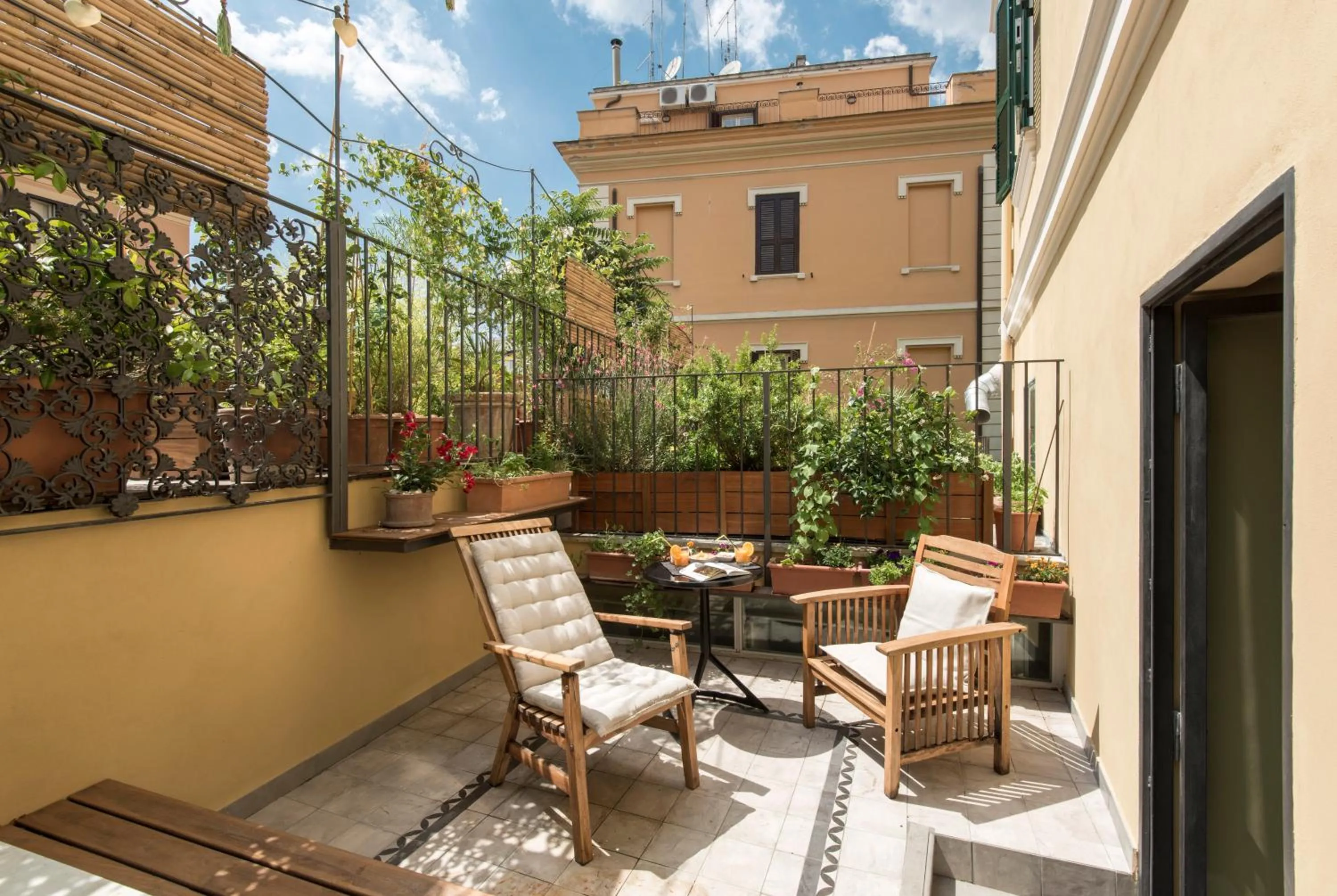 Balcony/Terrace in Palm Gallery Hotel