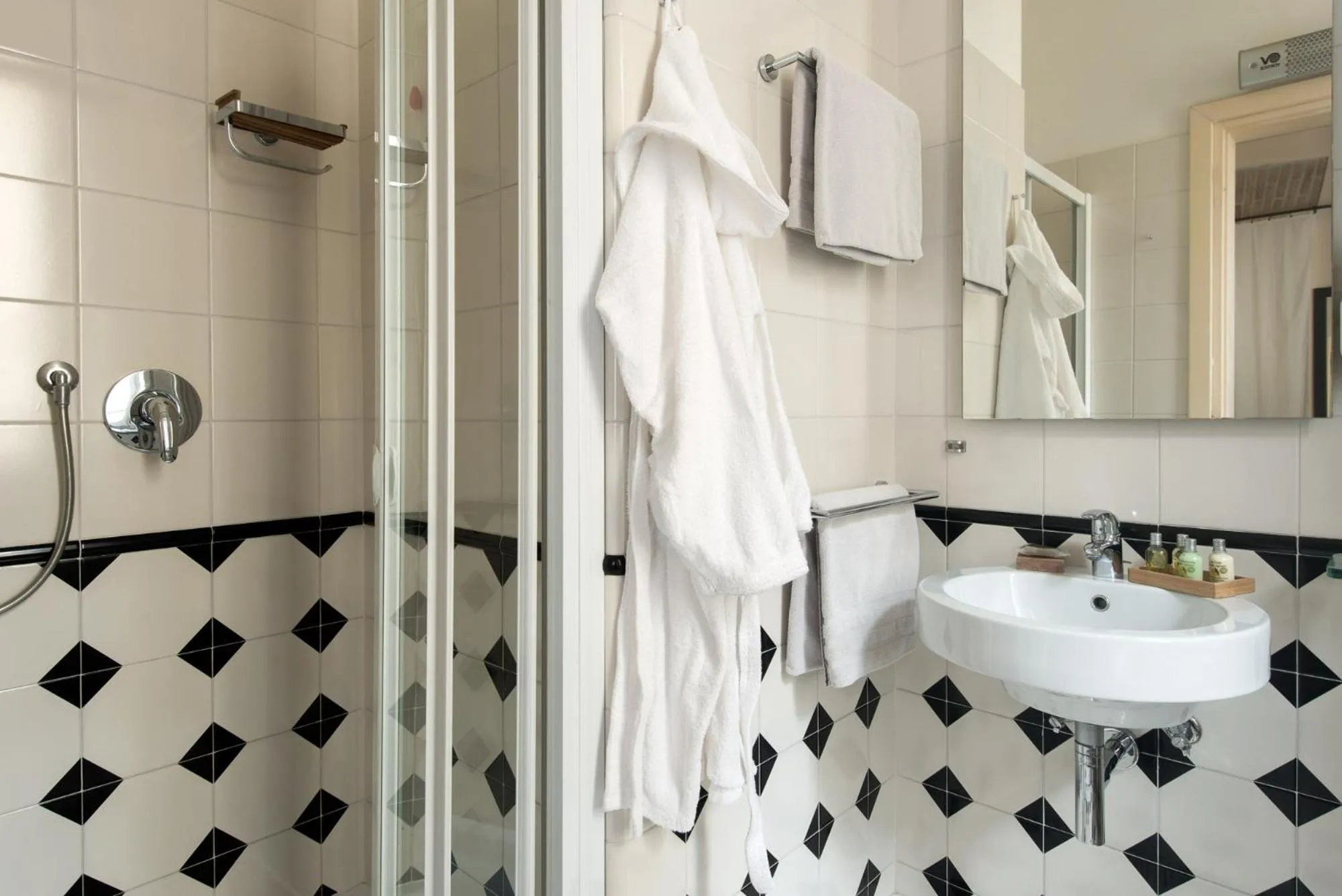 Bathroom in Palm Gallery Hotel