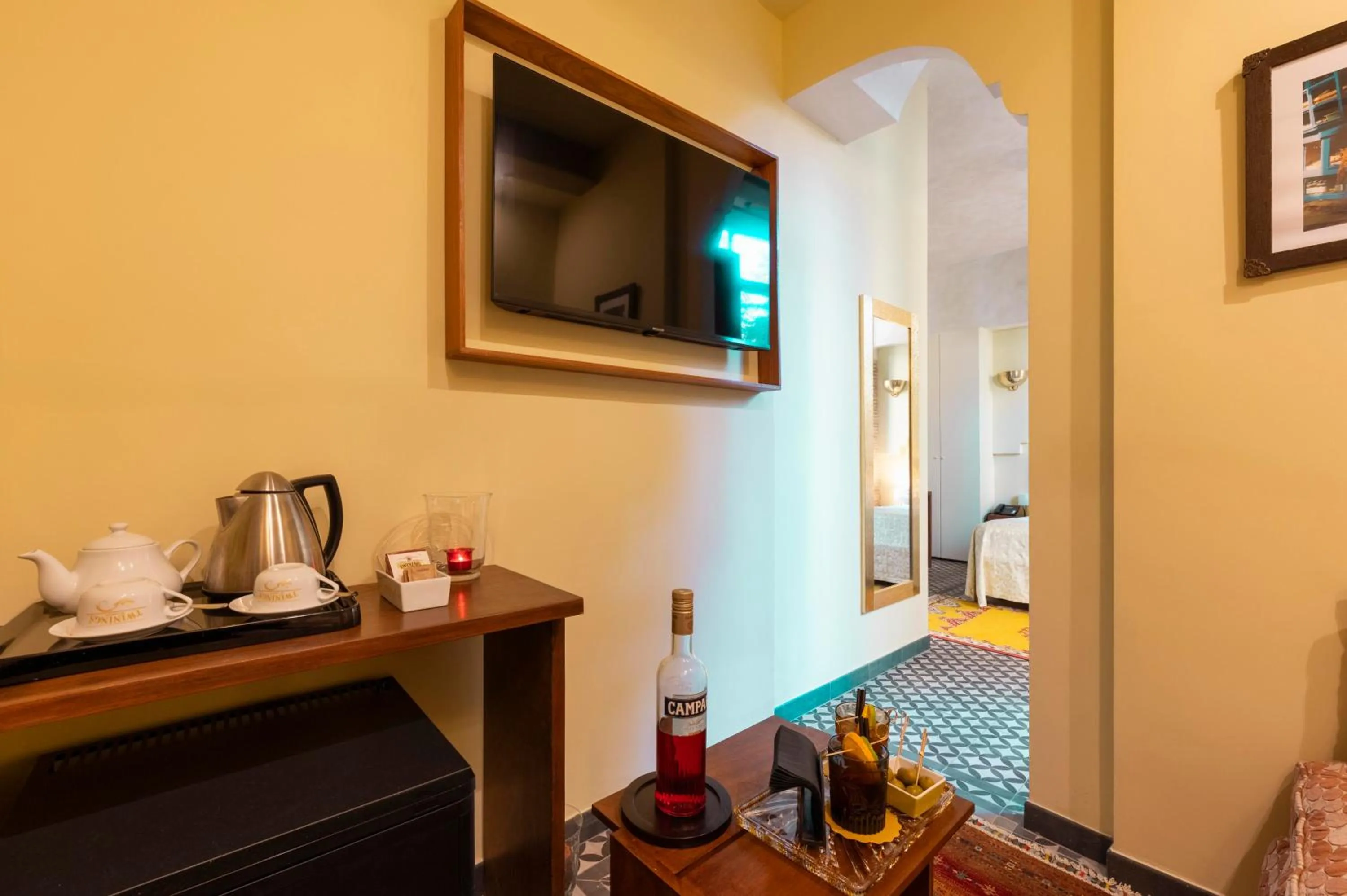 minibar in Palm Gallery Hotel