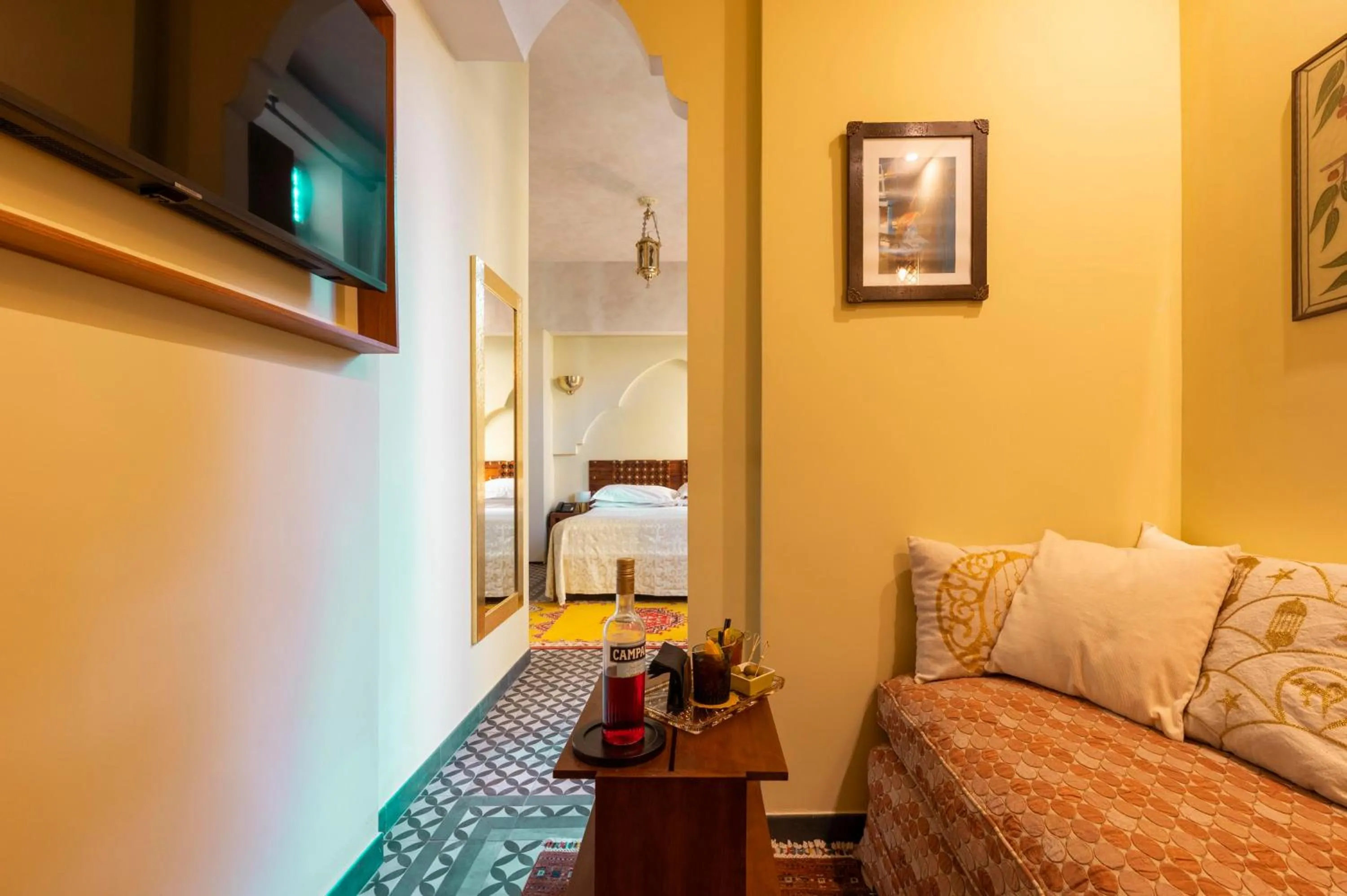 Bedroom, Bed in Palm Gallery Hotel