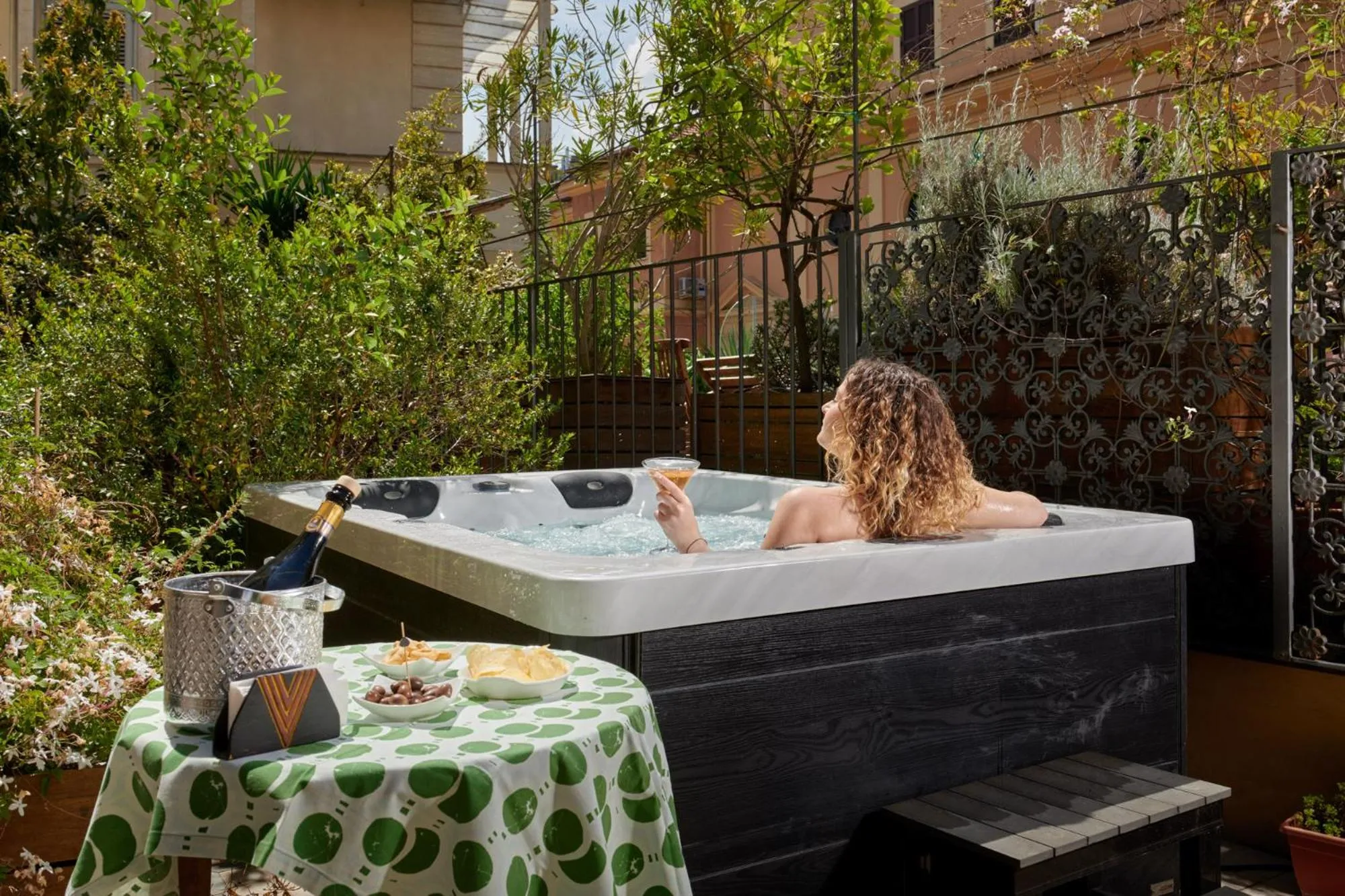 Hot Tub in Palm Gallery Hotel