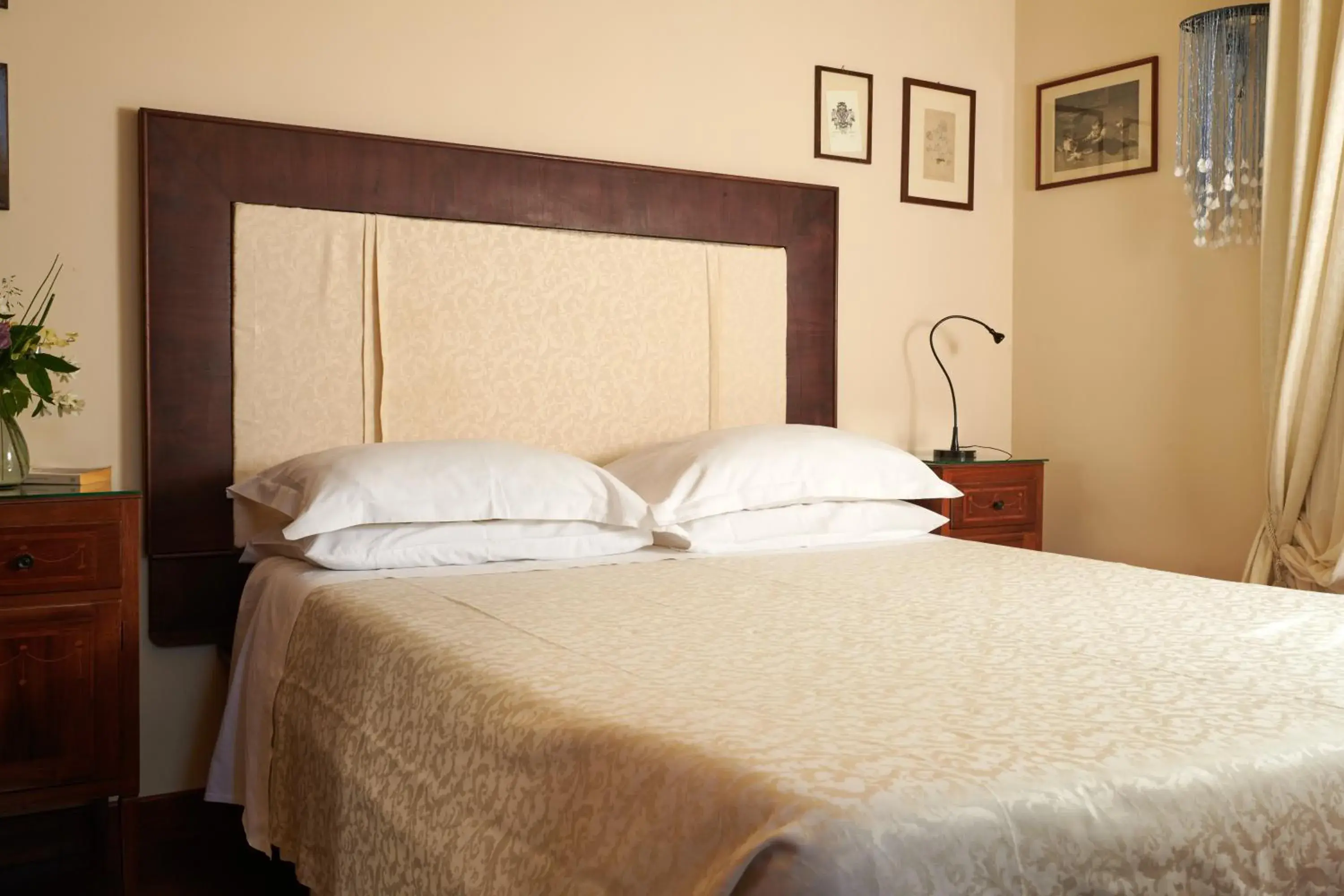 Bed in Palm Gallery Hotel Bed in Palm Gallery Hotel