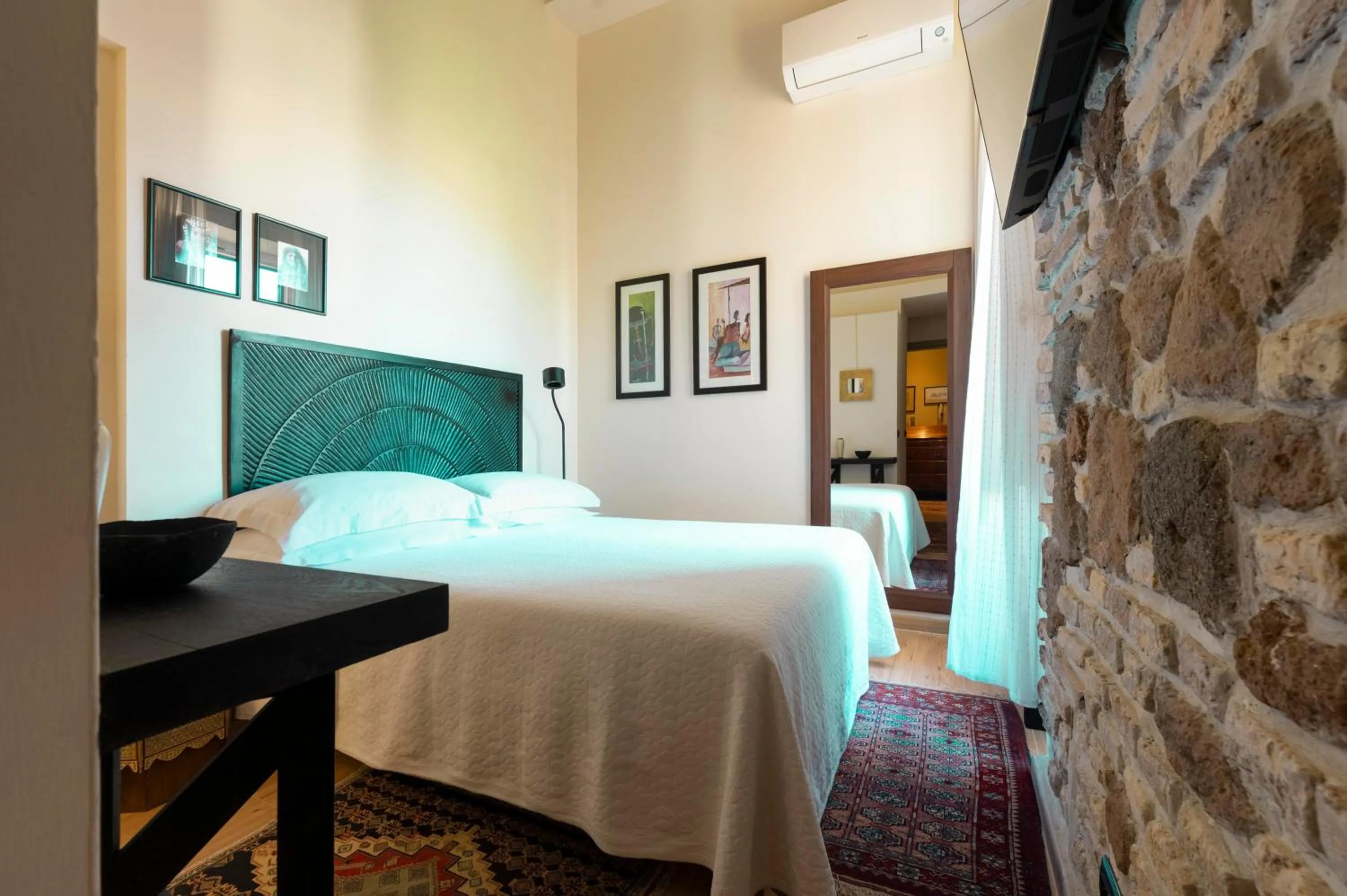 Bed in Palm Gallery Hotel