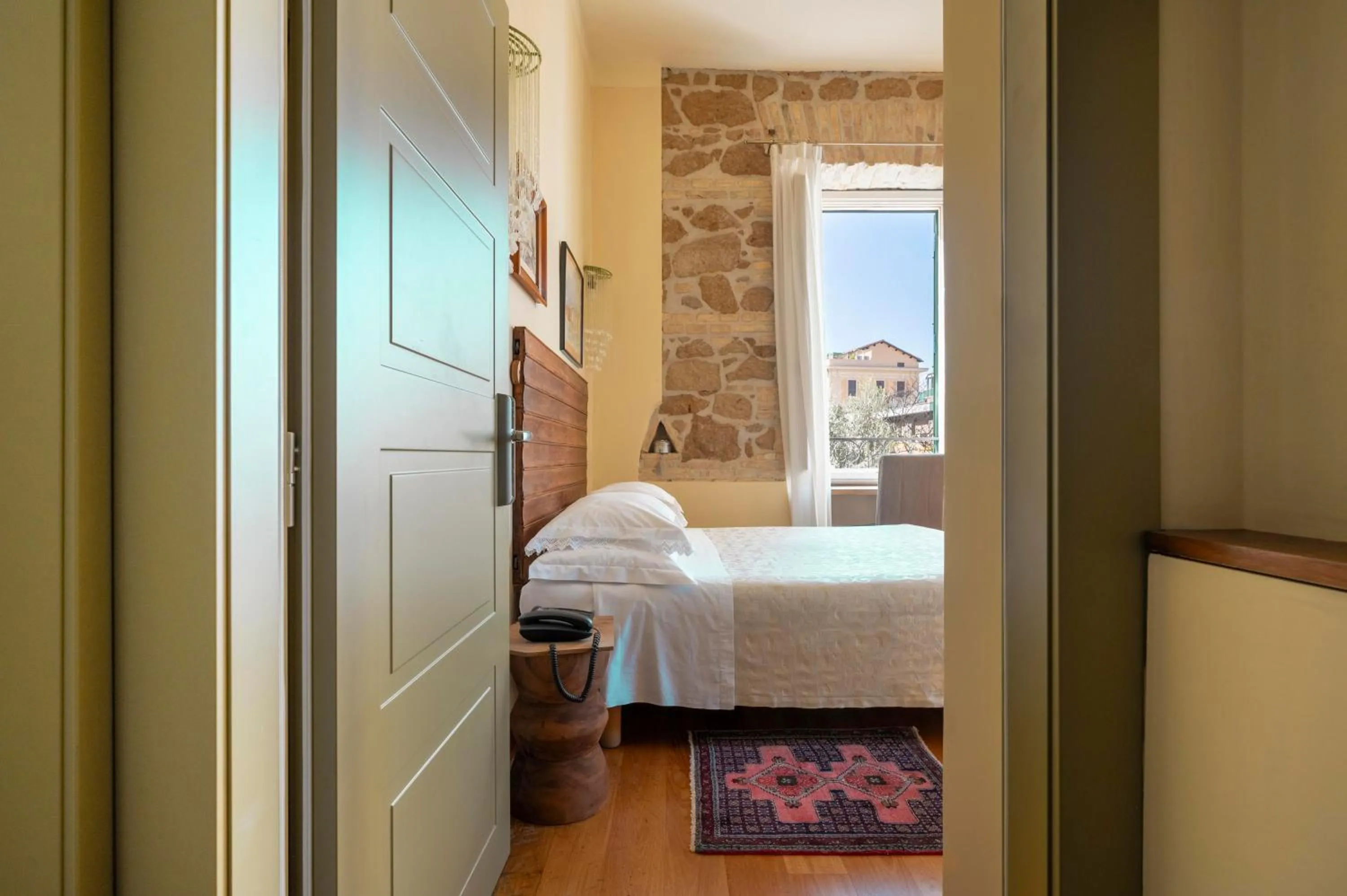 View (from property/room), Bed in Palm Gallery Hotel