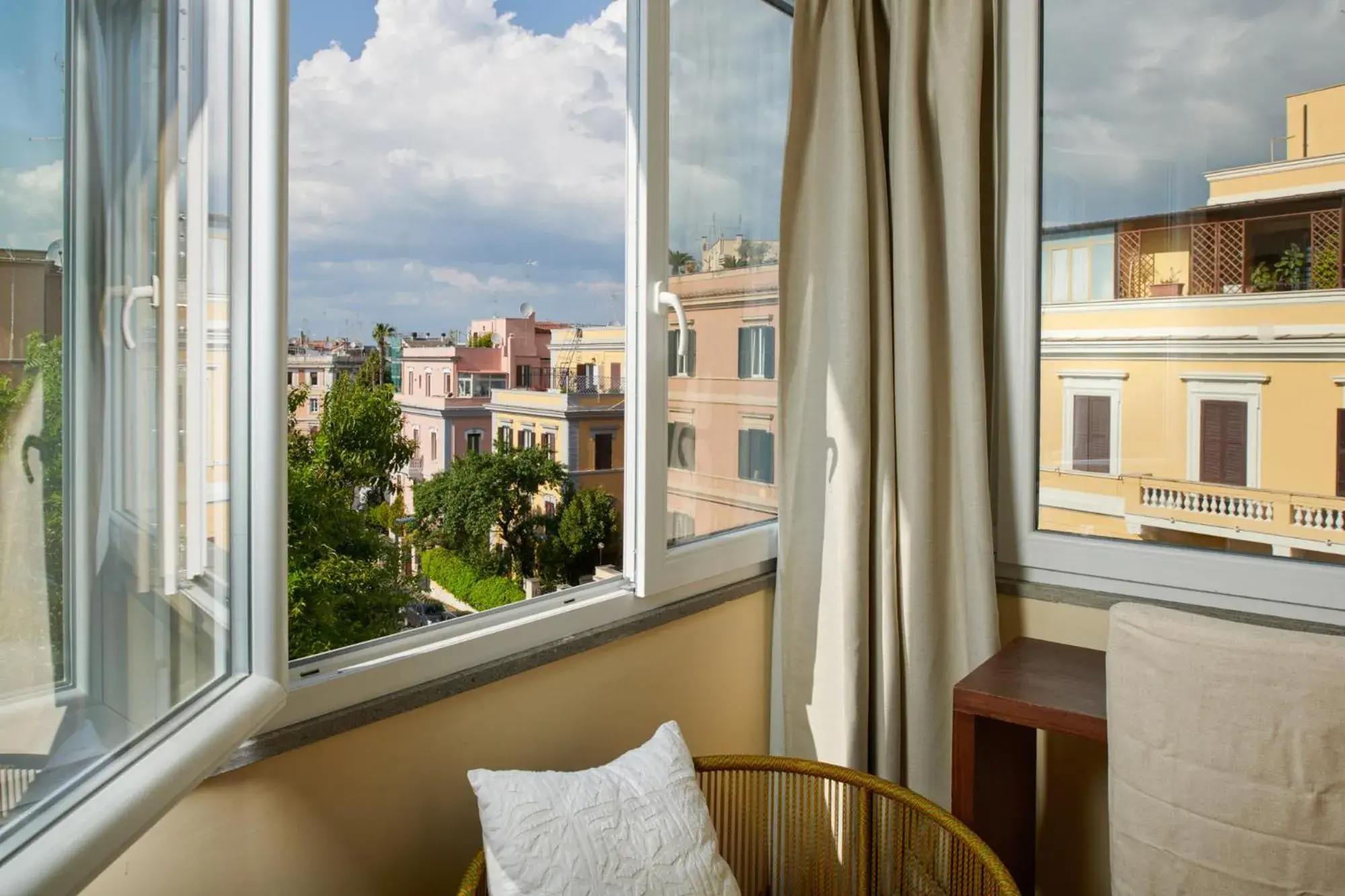 Double Room with Patio - single occupancy in Palm Gallery Hotel Double Room with Patio - single occupancy in Palm Gallery Hotel