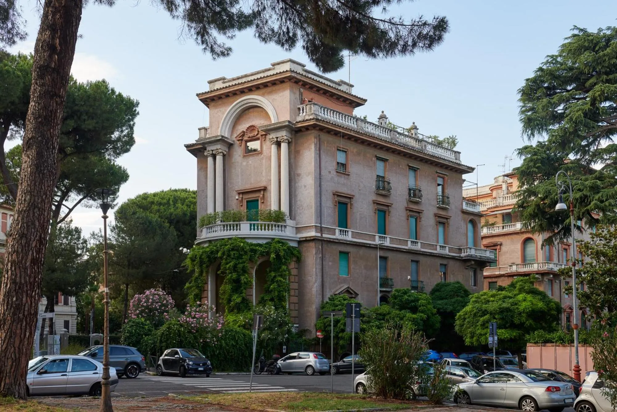 Neighbourhood in Palm Gallery Hotel