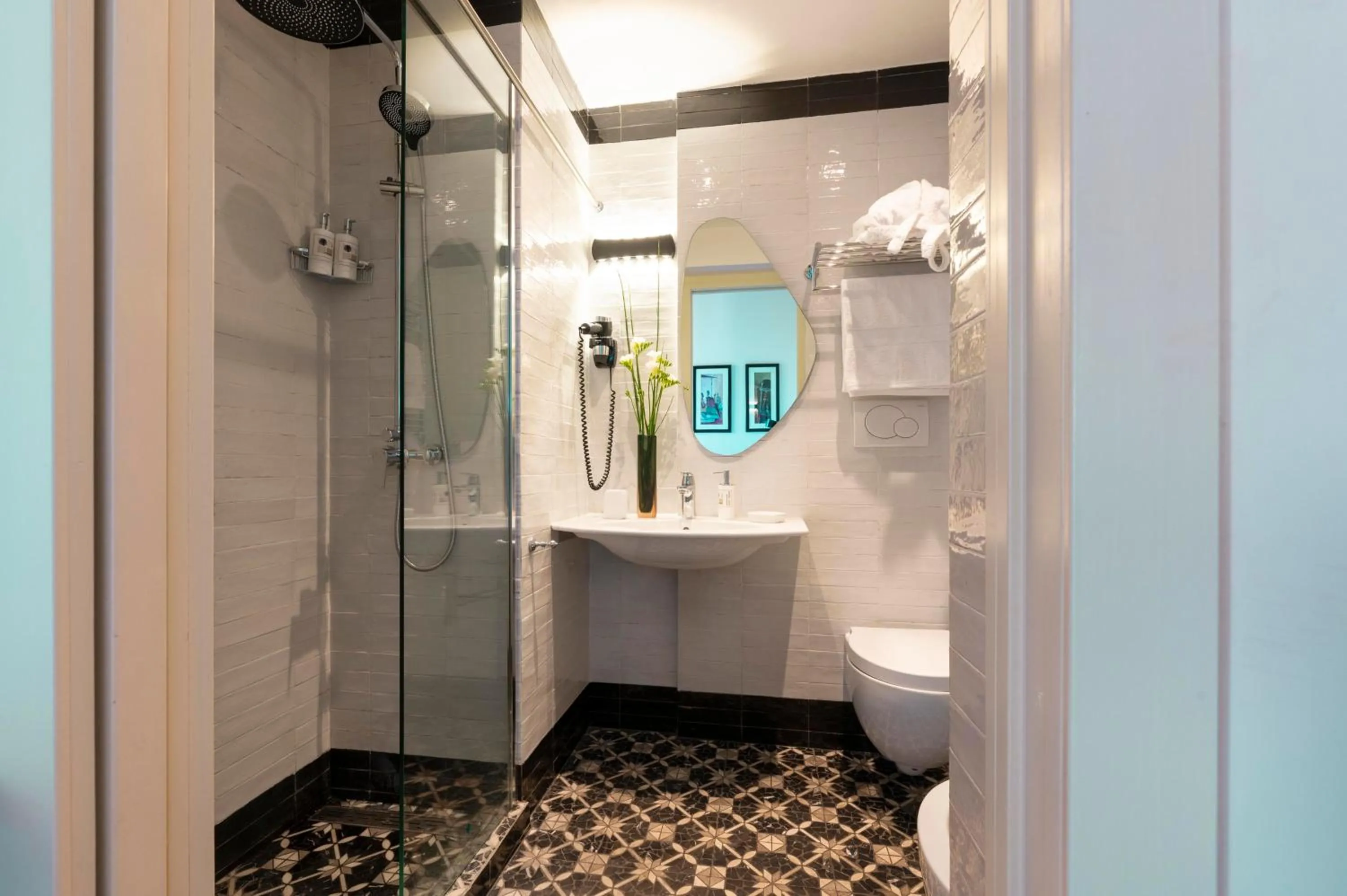 Bathroom in Palm Gallery Hotel