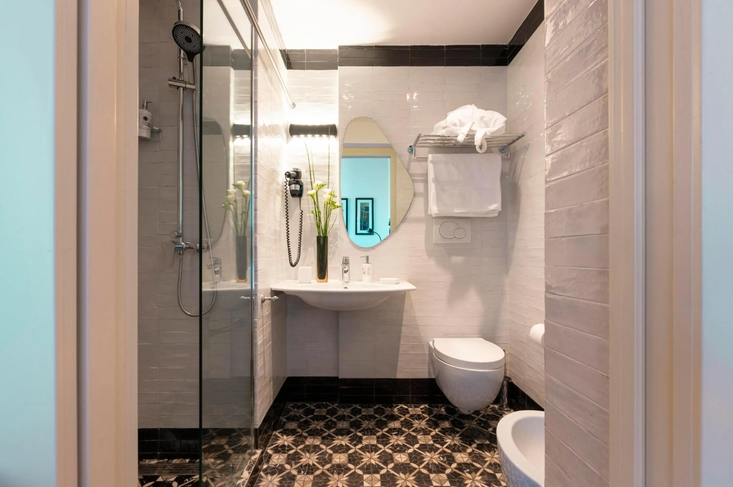 Bathroom in Palm Gallery Hotel