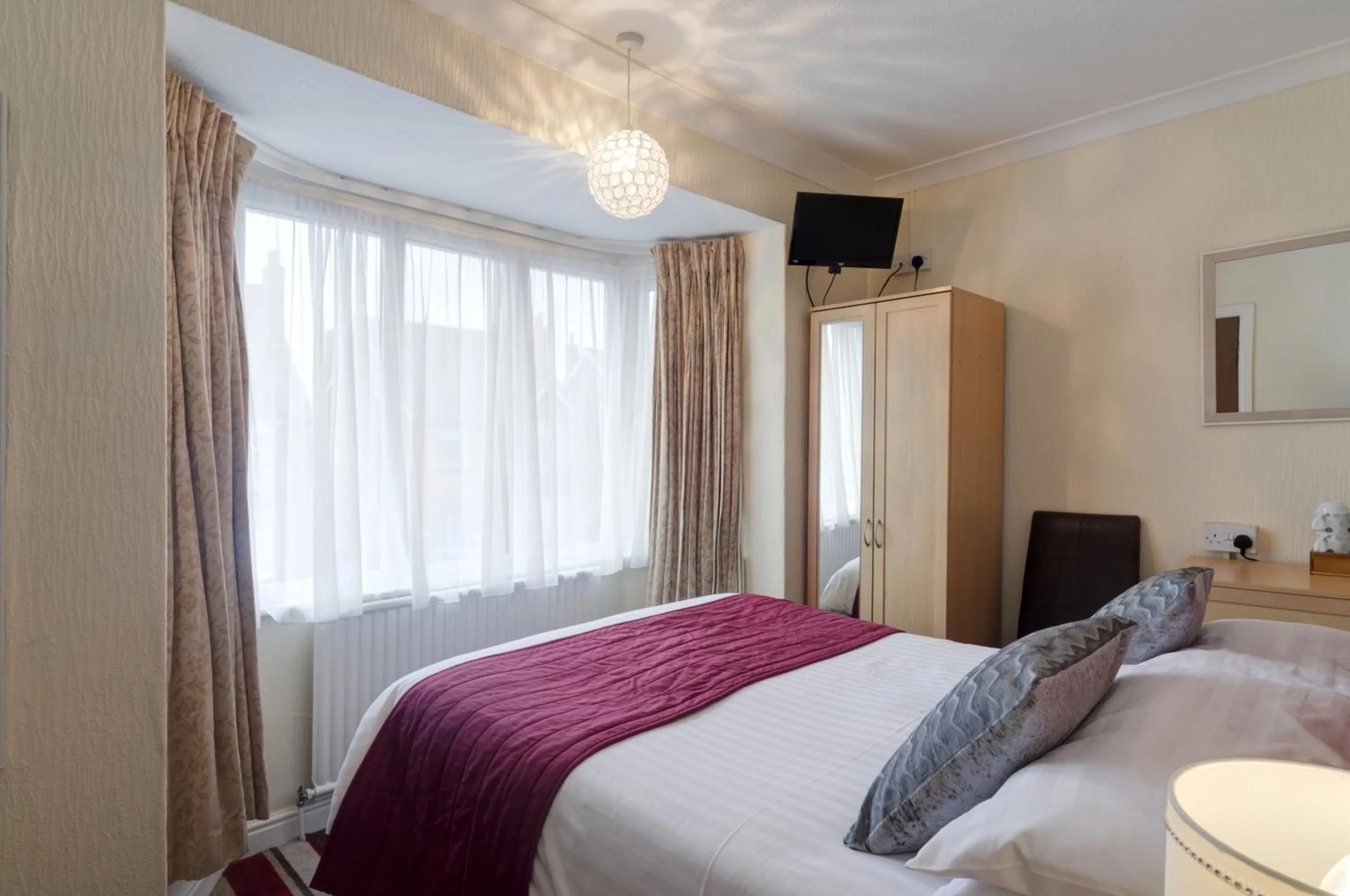 Coffee/tea facilities in Stoneleigh Hotel