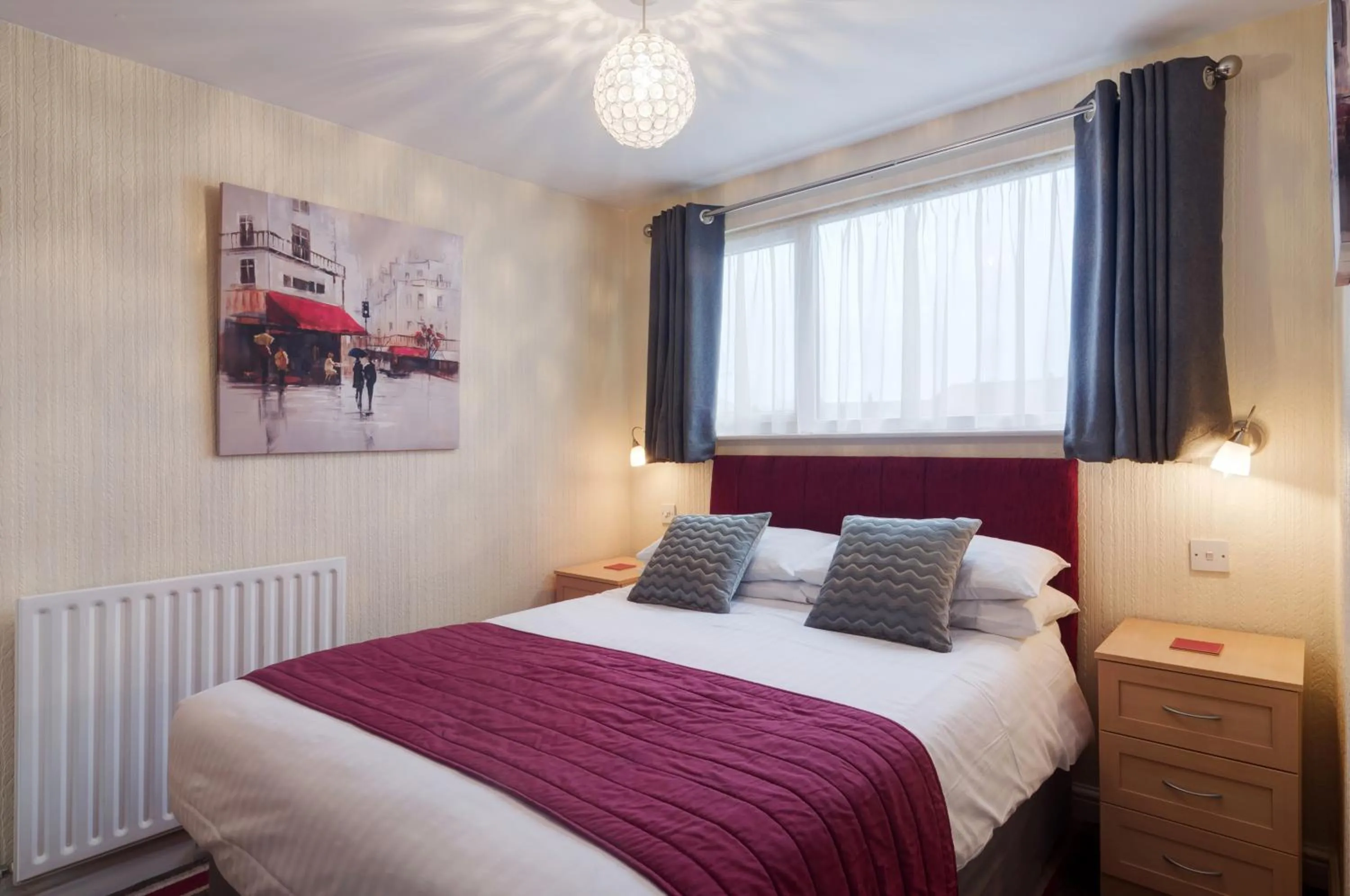 Bedroom in Stoneleigh Hotel