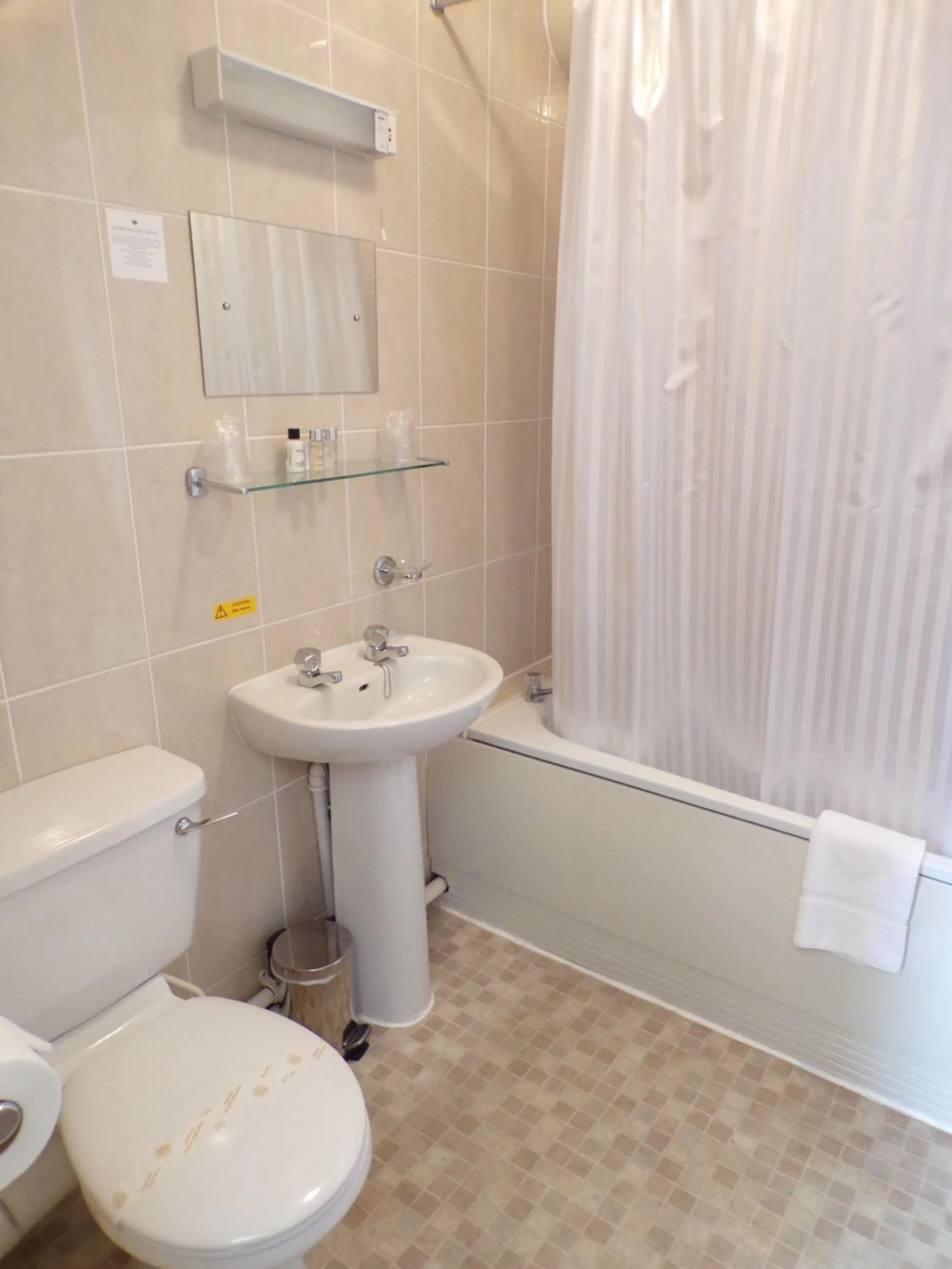 Bathroom in Stoneleigh Hotel