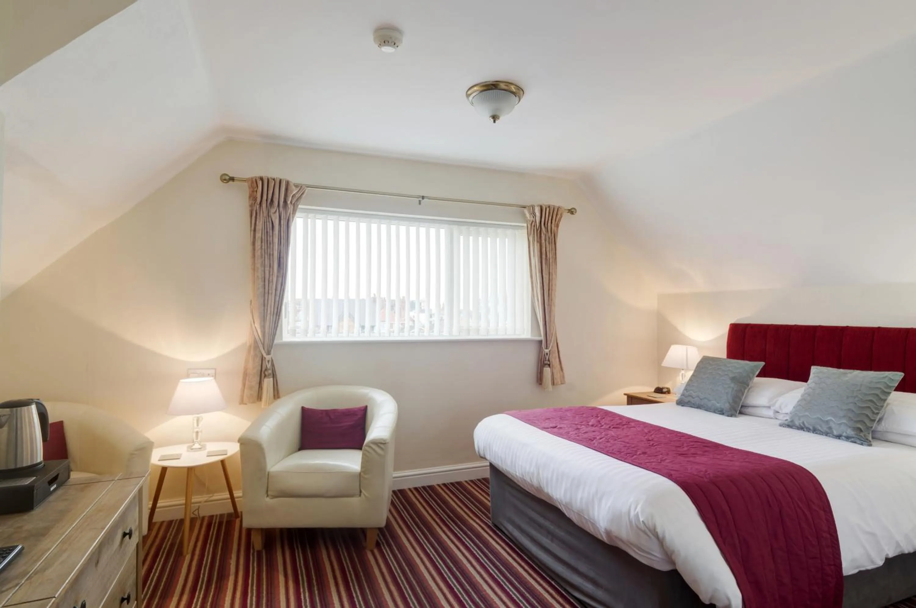 Coffee/tea facilities in Stoneleigh Hotel