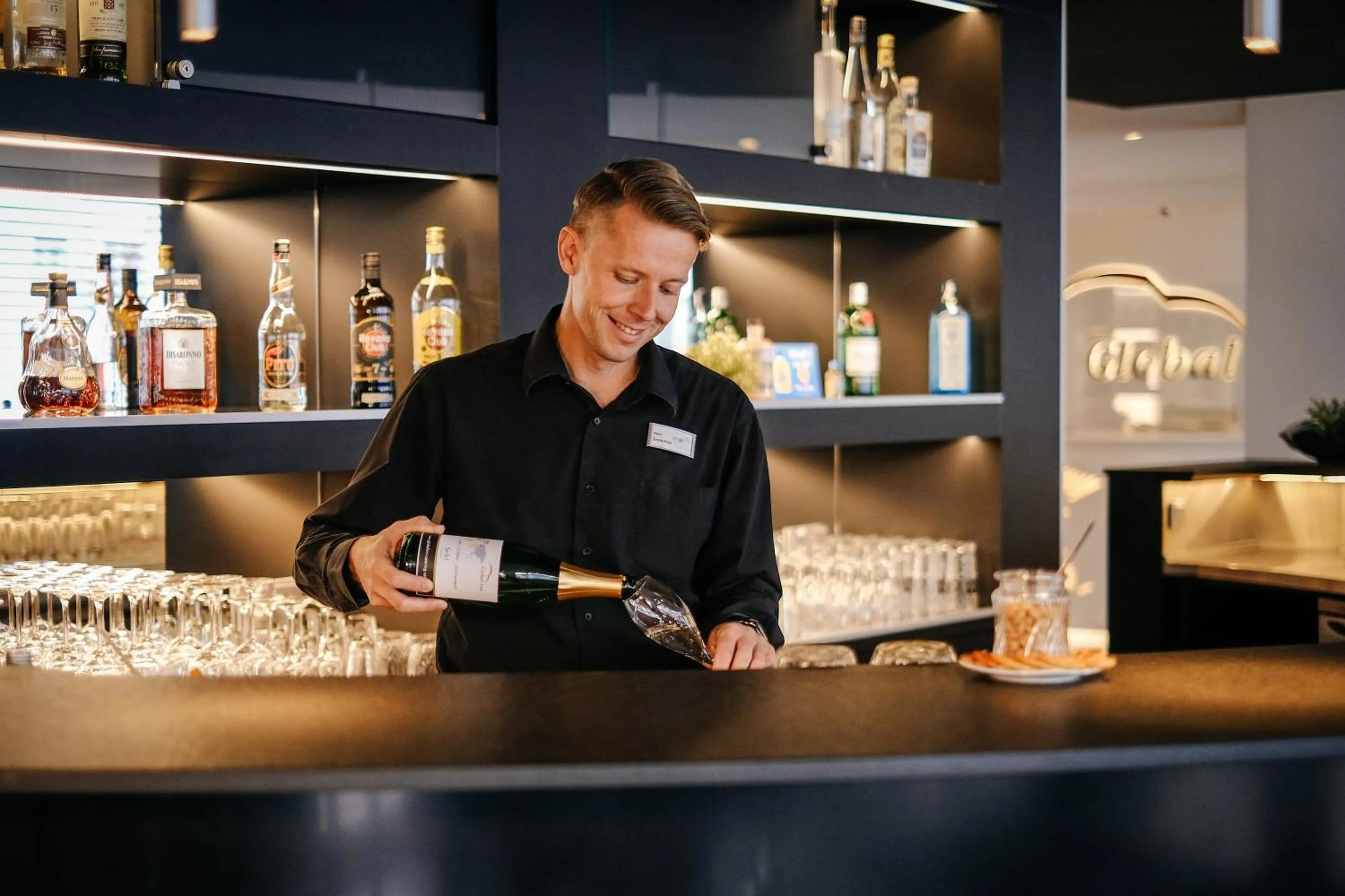 Restaurant/places to eat in Hotel Global Inn