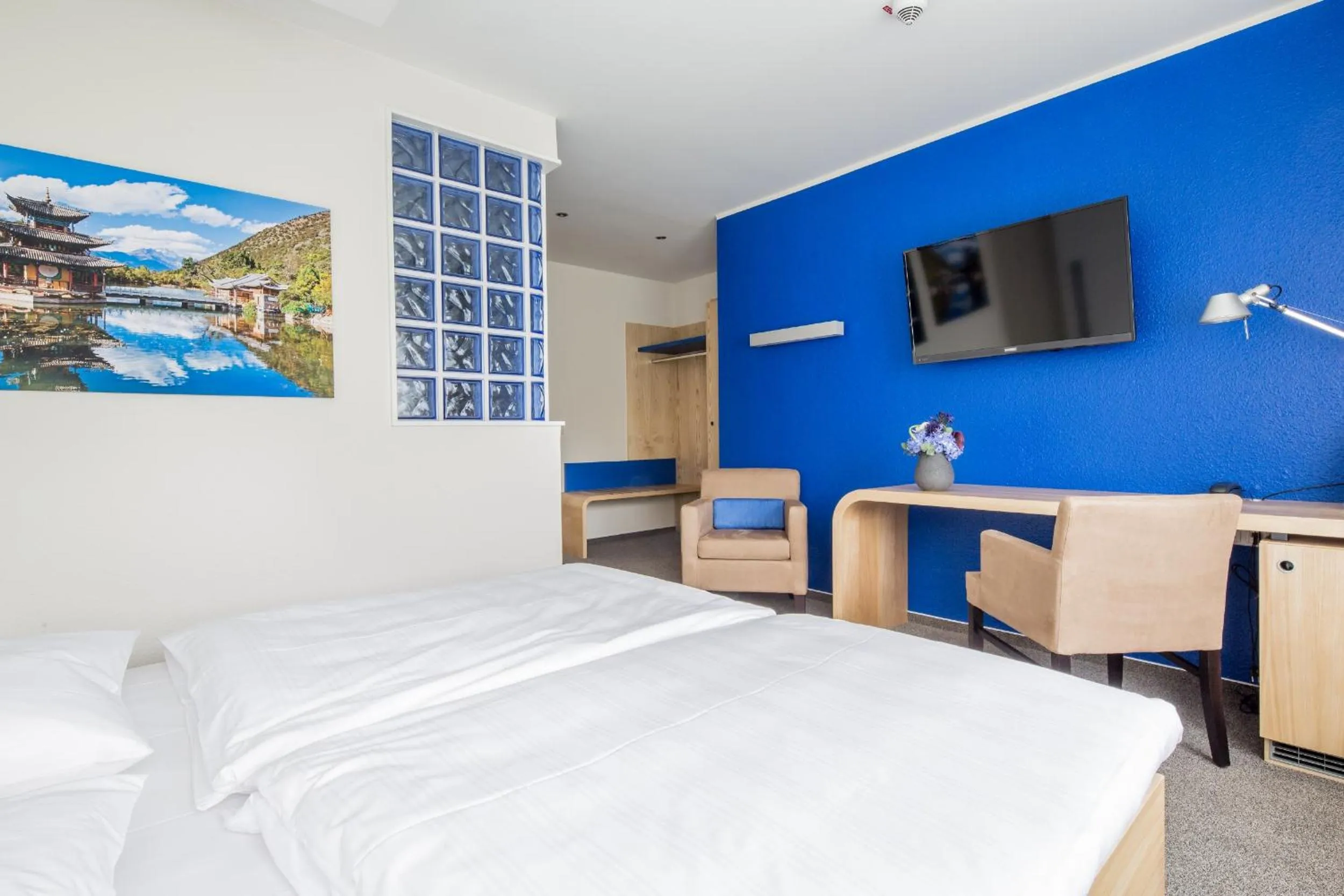 Photo of the whole room, Bed in Hotel Global Inn