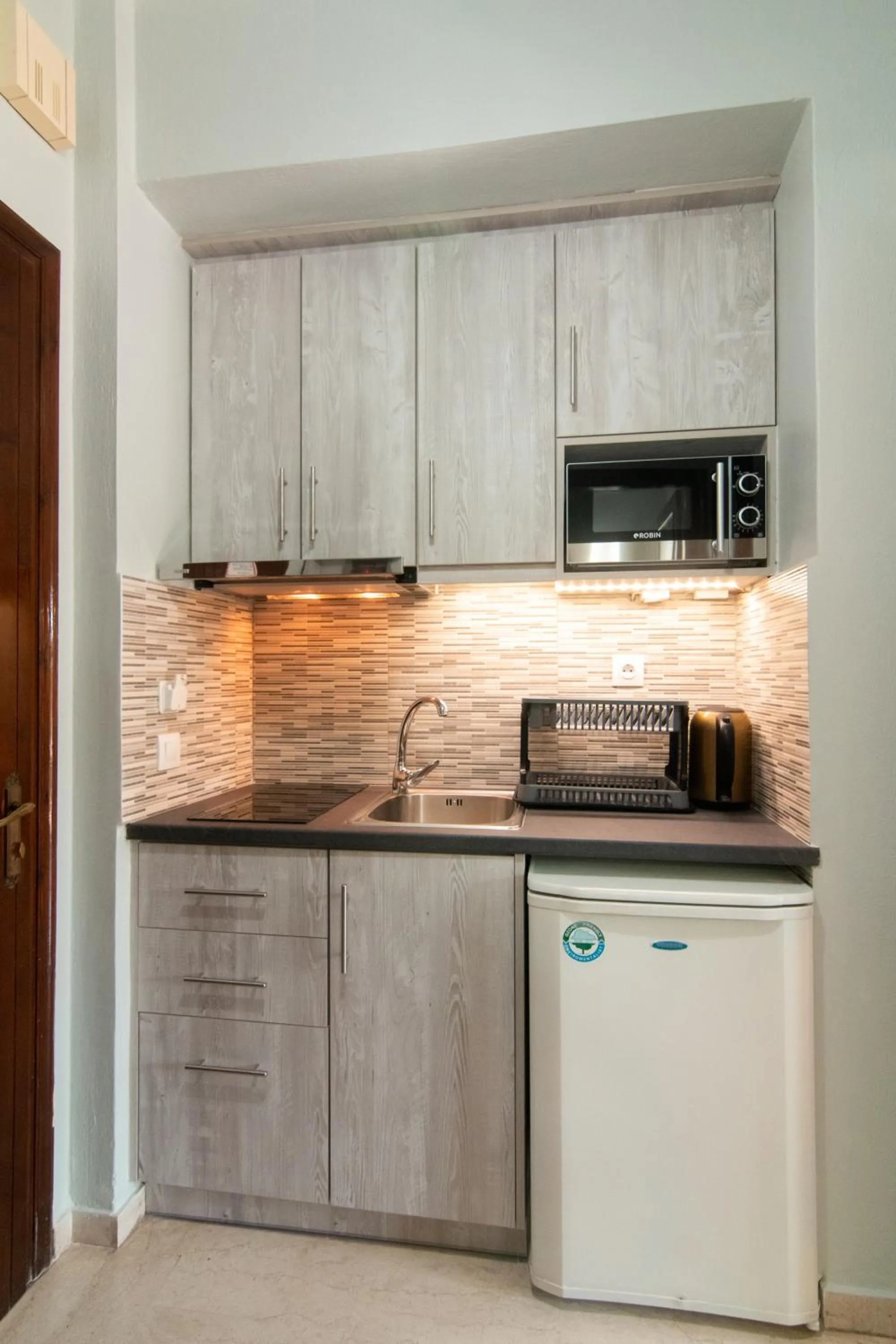 Eleni Apartments