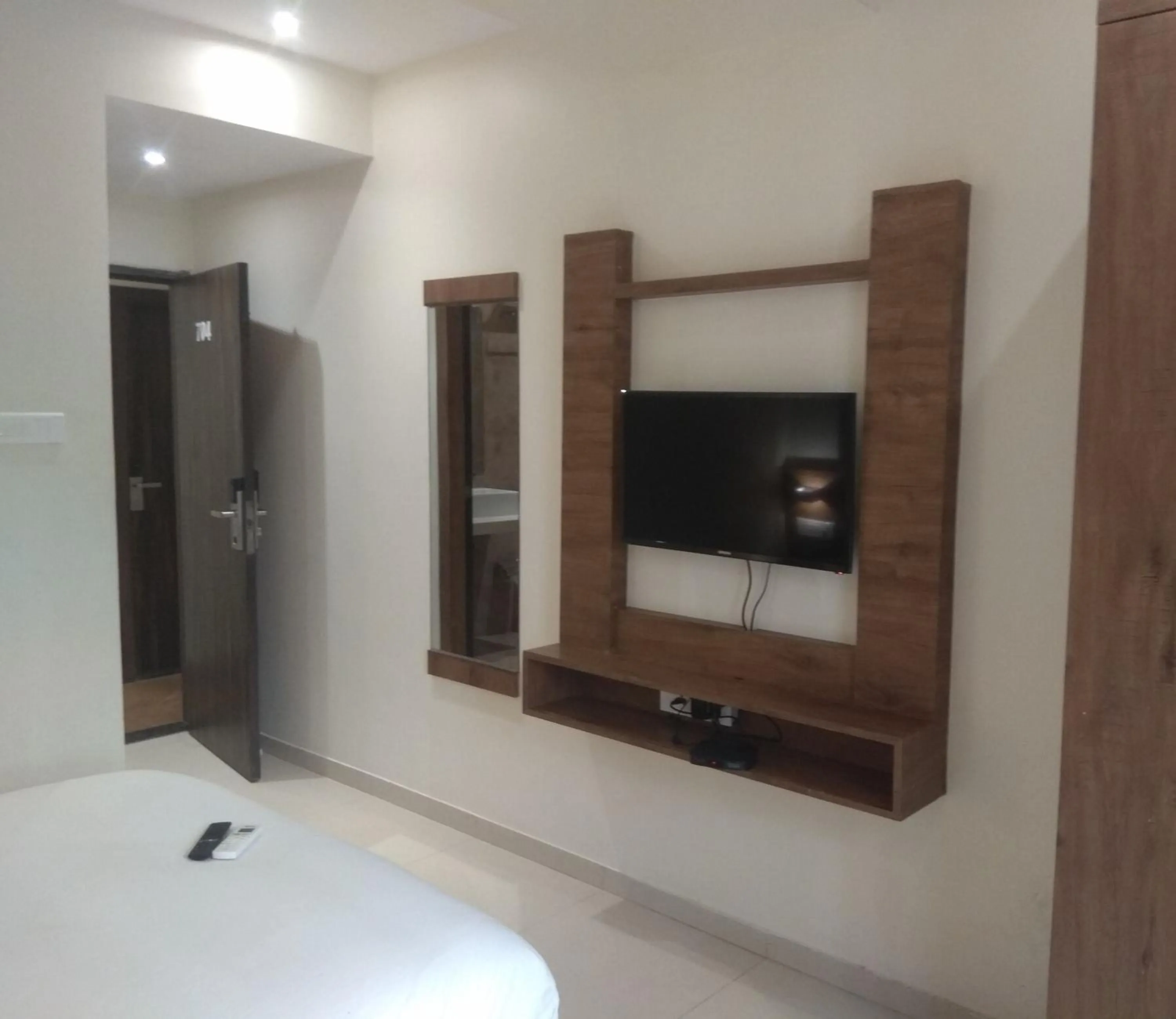 TV and multimedia, Bed in Hotel West Blue