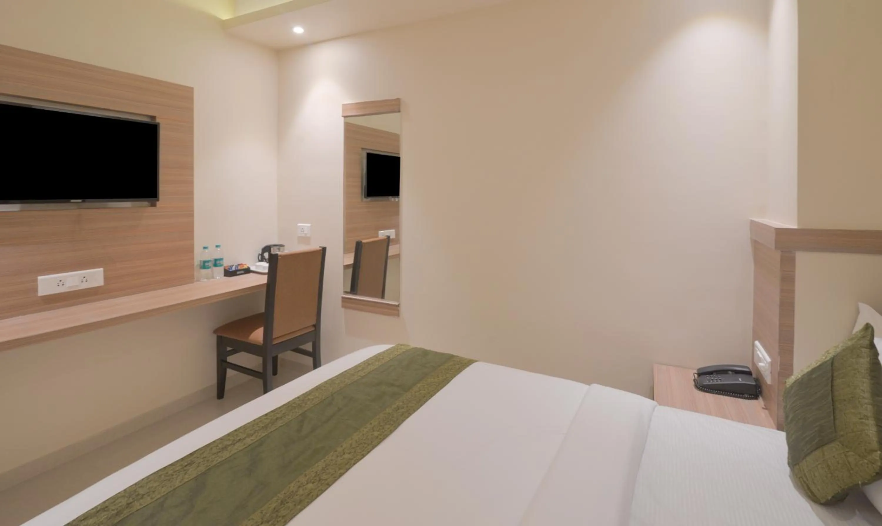 TV and multimedia, Bed in Hotel West Blue