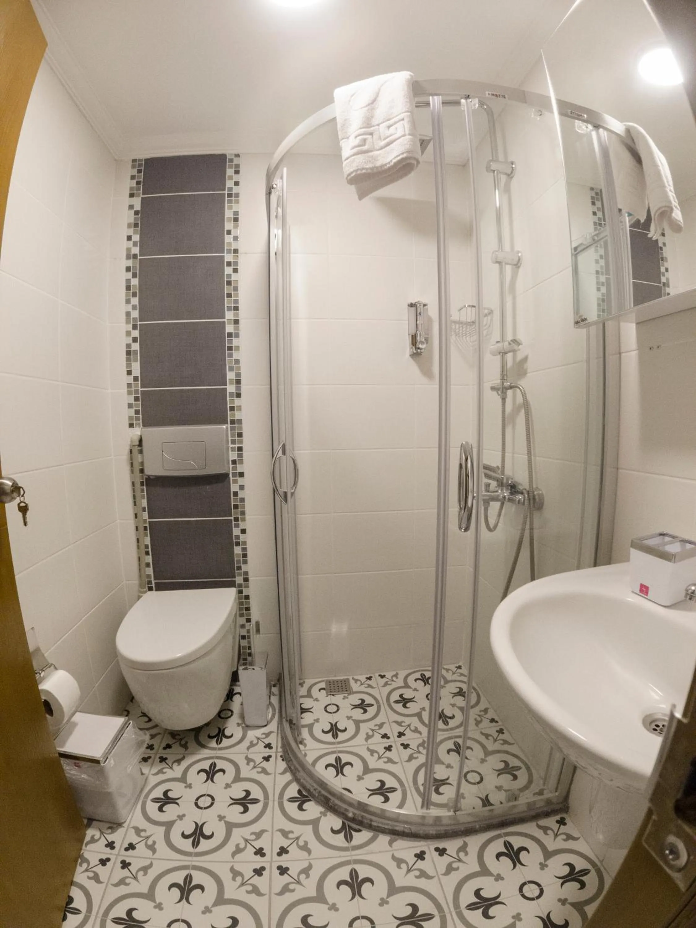 Shower in Nova Aparts