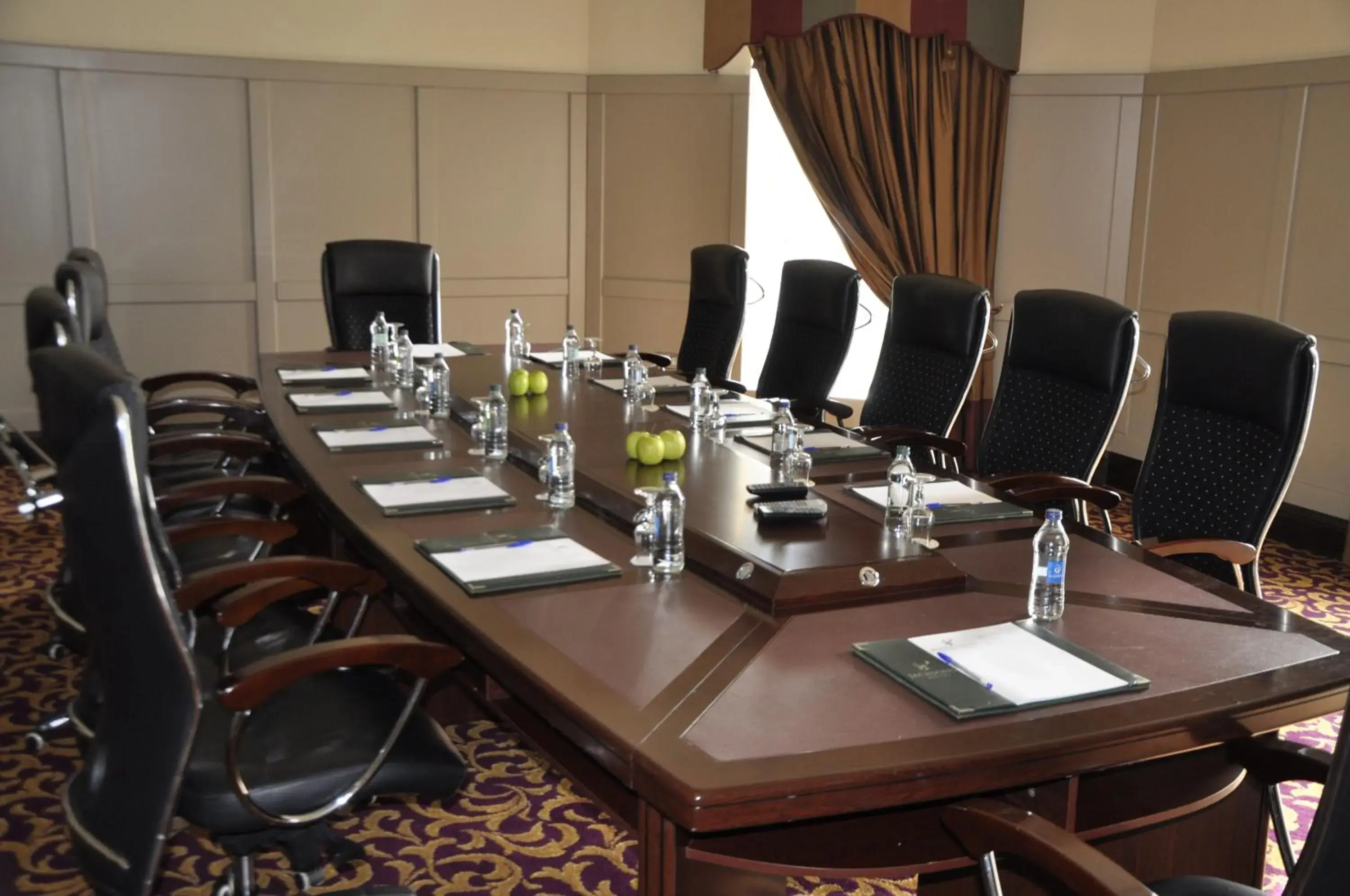 Business facilities in Jackson's Hotel