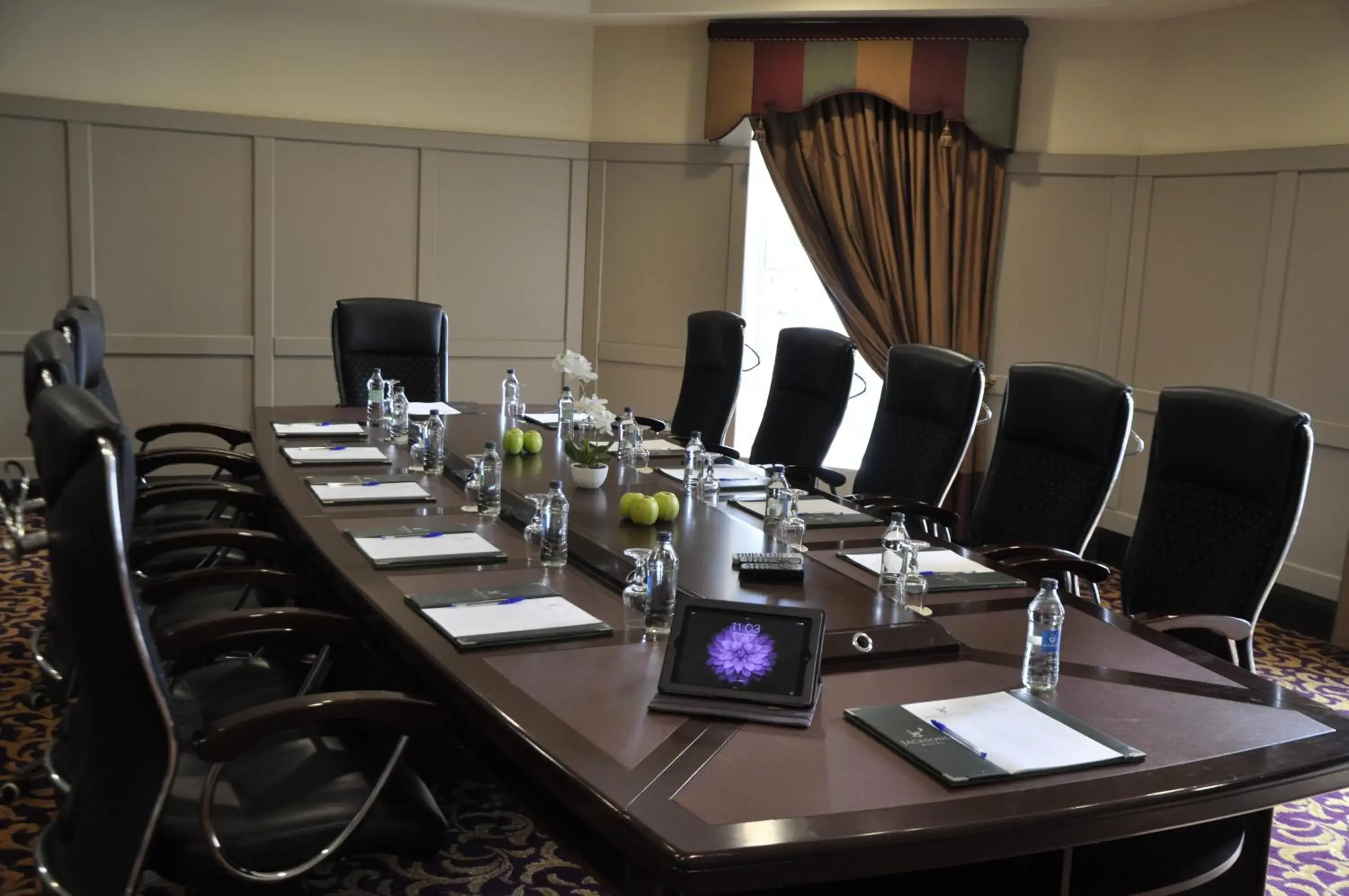 Business facilities in Jackson's Hotel