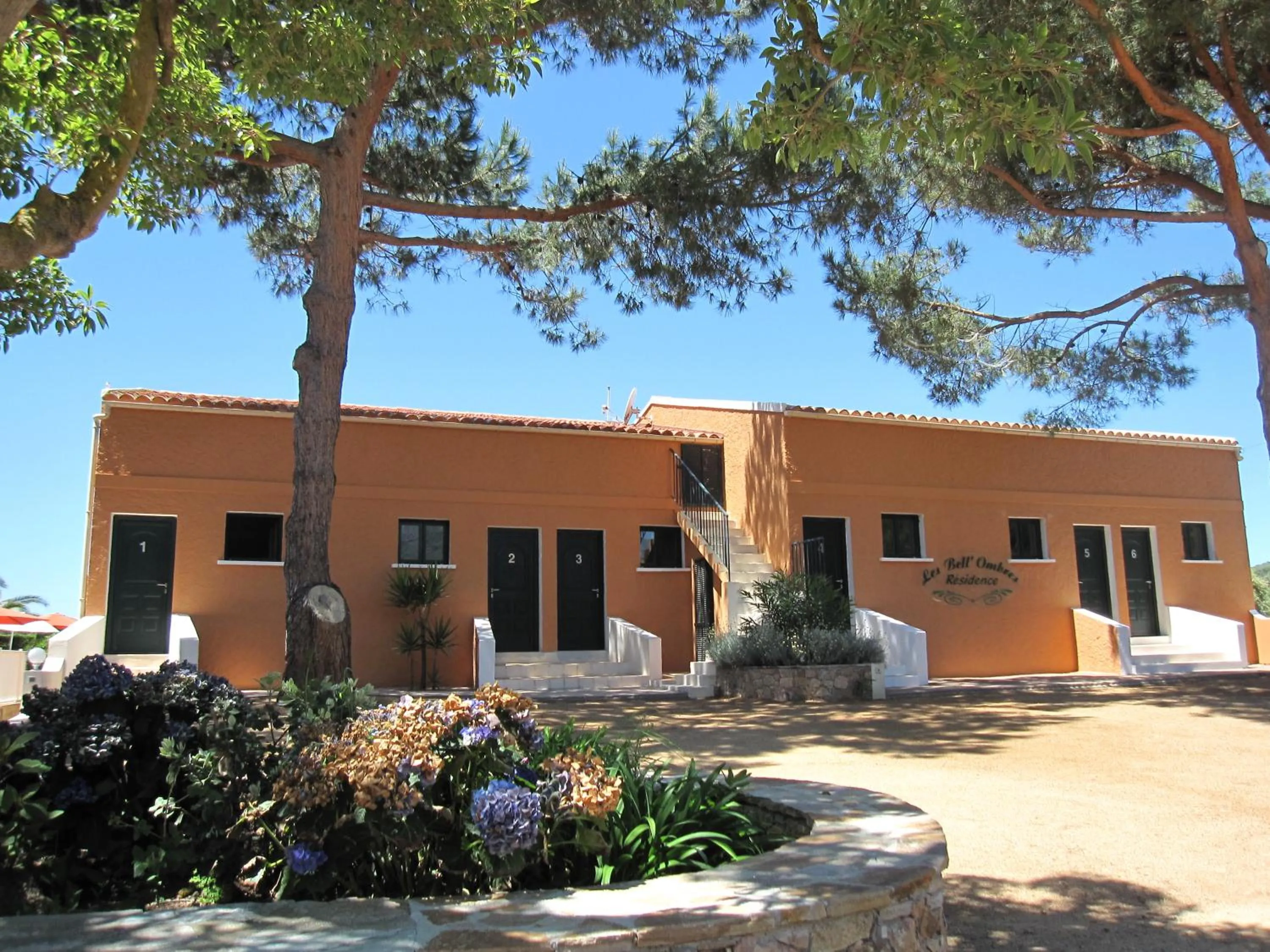 Facade/entrance in Residence les Bell'ombres