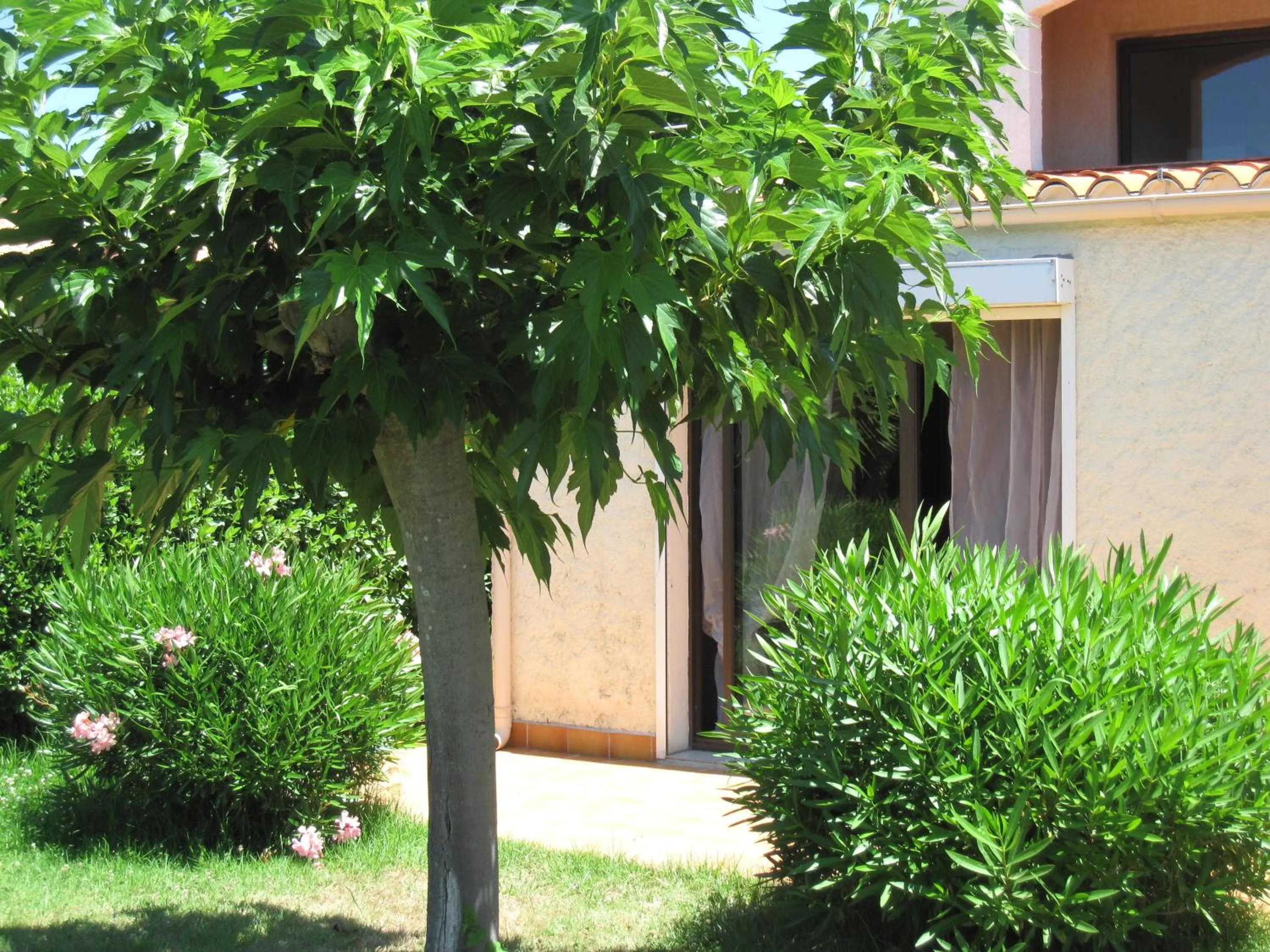 Facade/entrance in Residence les Bell'ombres
