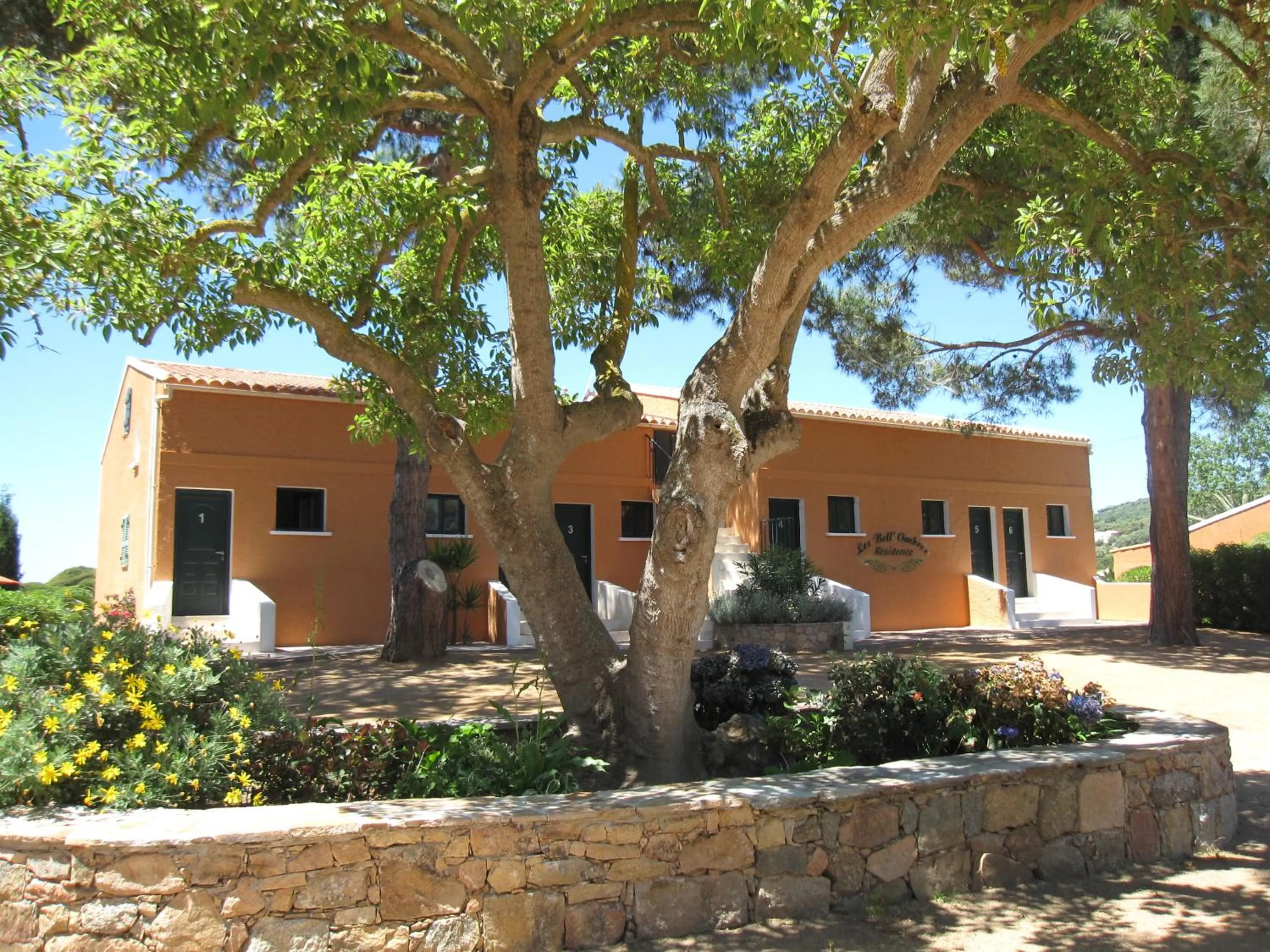 Facade/entrance in Residence les Bell'ombres