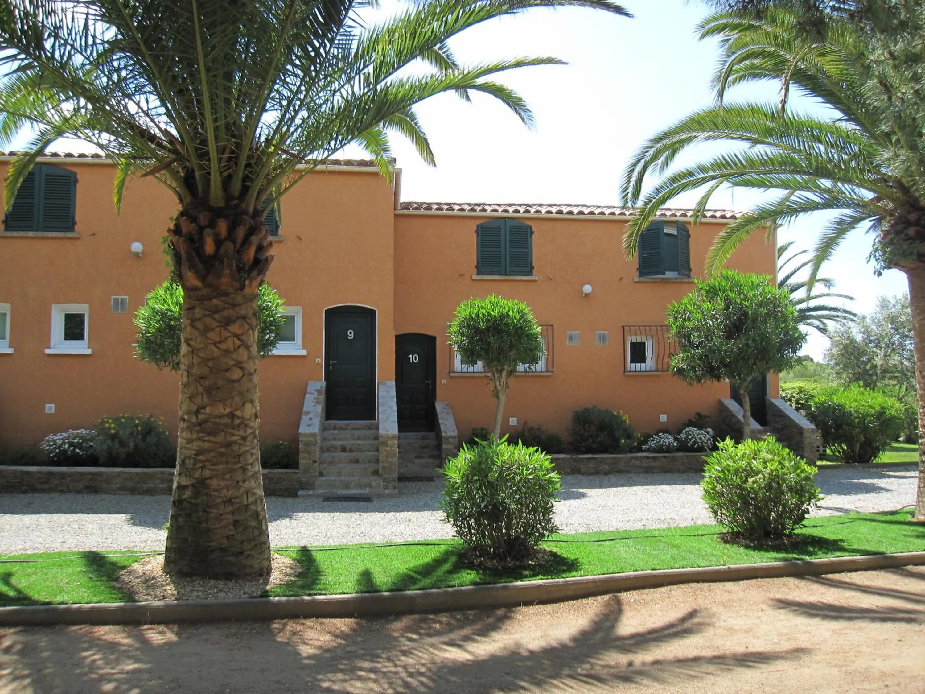 Facade/entrance in Residence les Bell'ombres