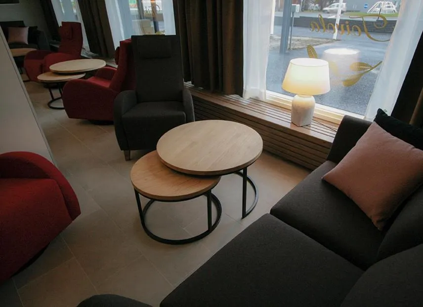 Seating area in Hotelli Toivola