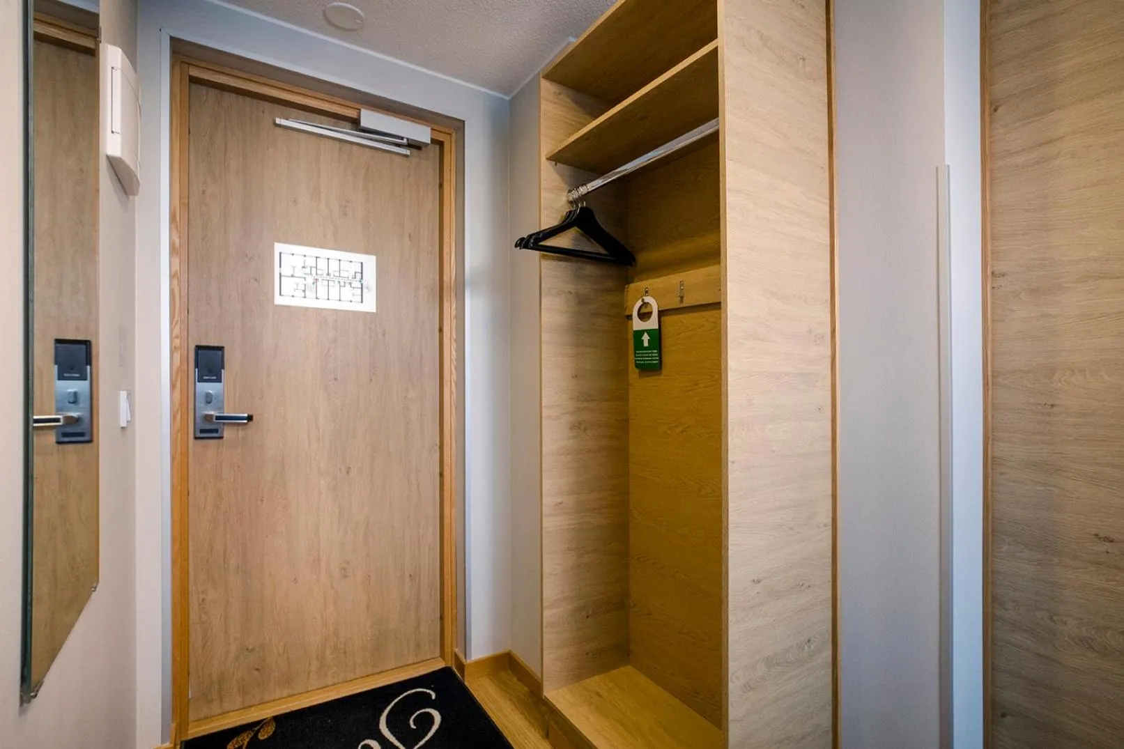 wardrobe in Hotelli Toivola