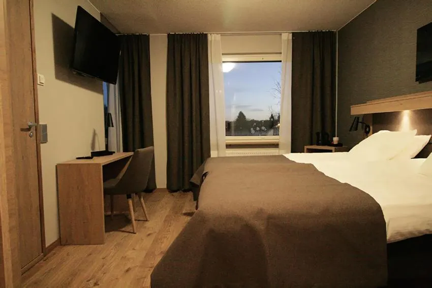 Photo of the whole room, Bed in Hotelli Toivola