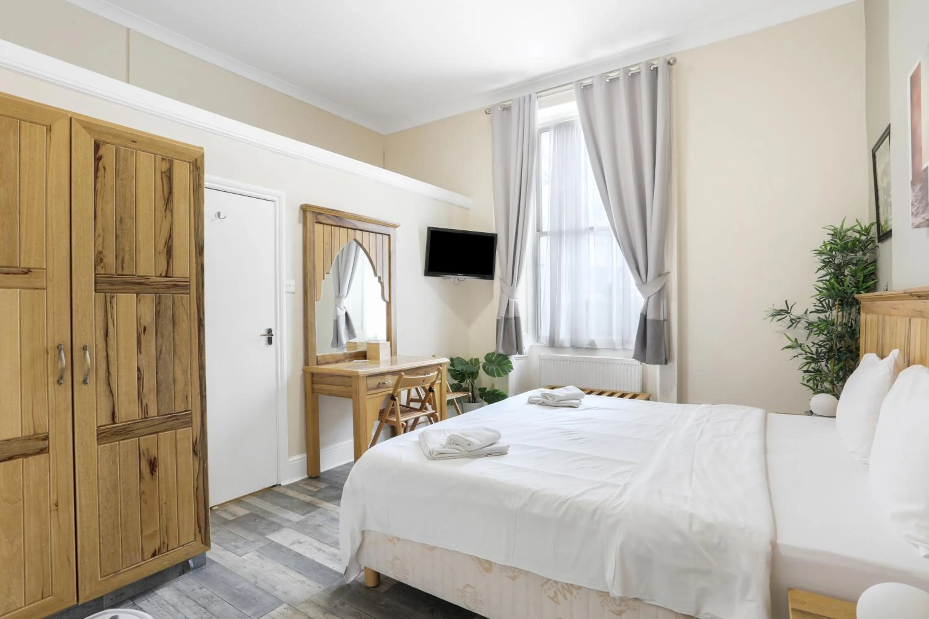 Bedroom, Bed in BeiRoom Hyde Park Apartments